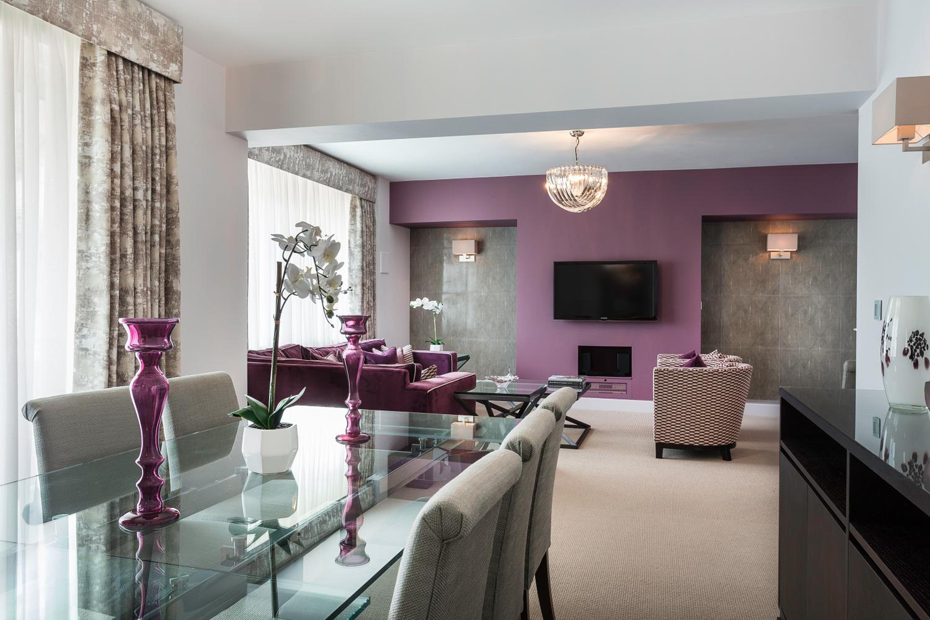 Superior Three-Bedroom Apartment with Garden View