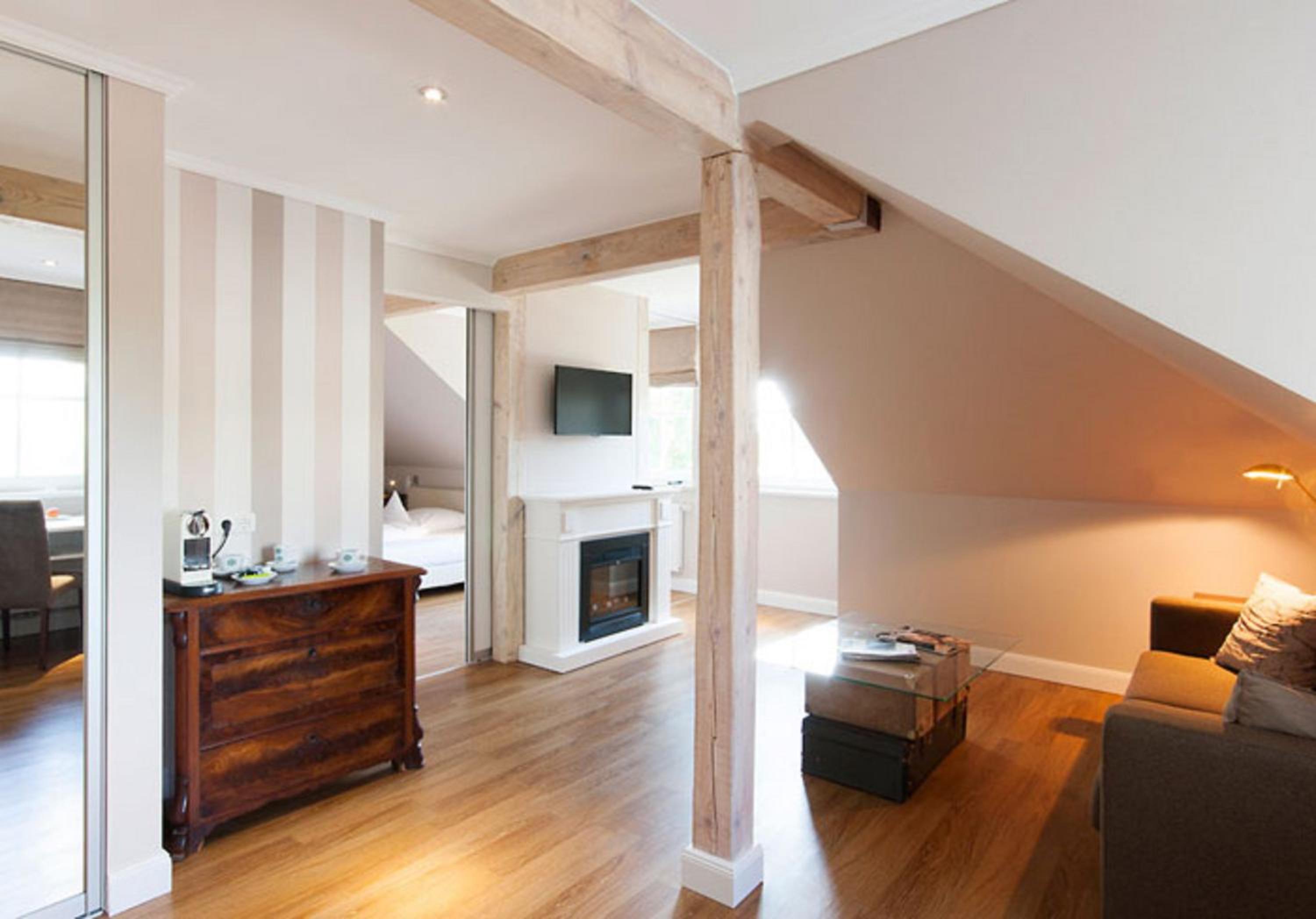 Suite - Photo 1