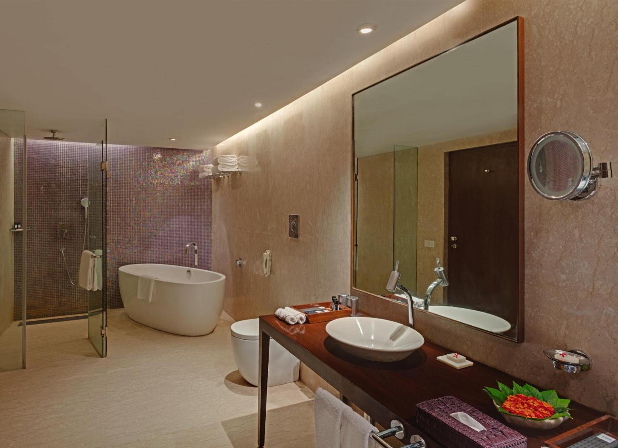 Deluxe Suite - Photo 2