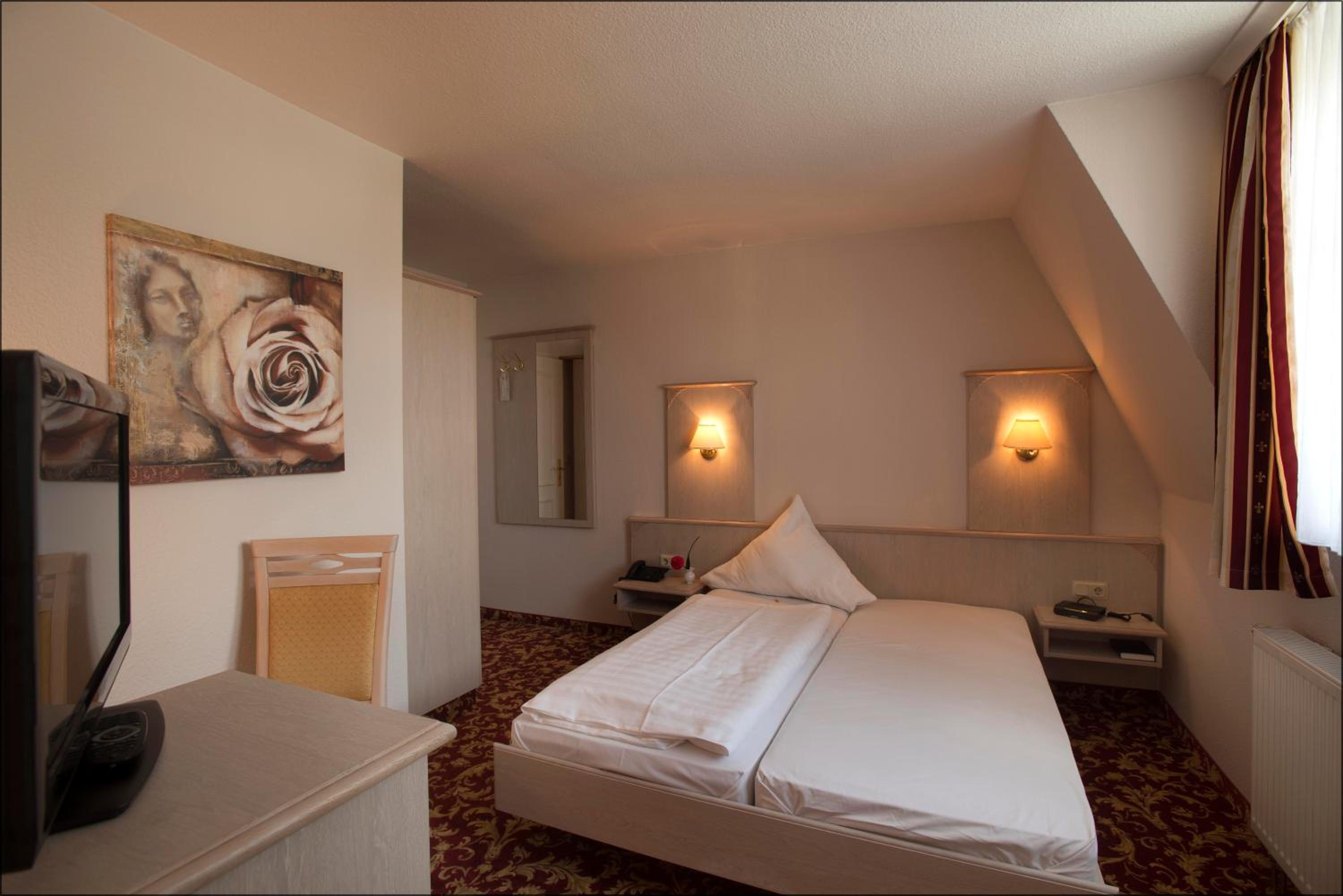 Small Double Room - Photo 7