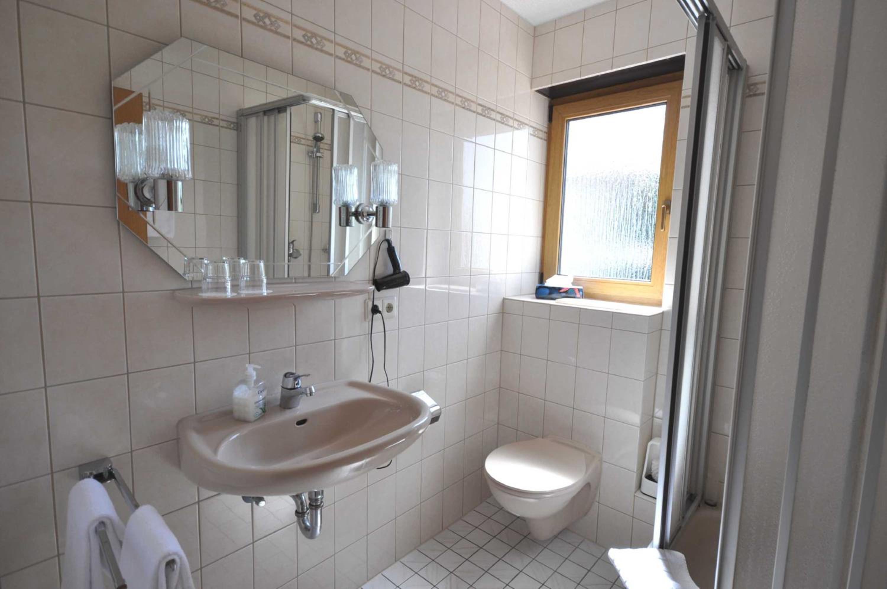 Double Room - Photo 8