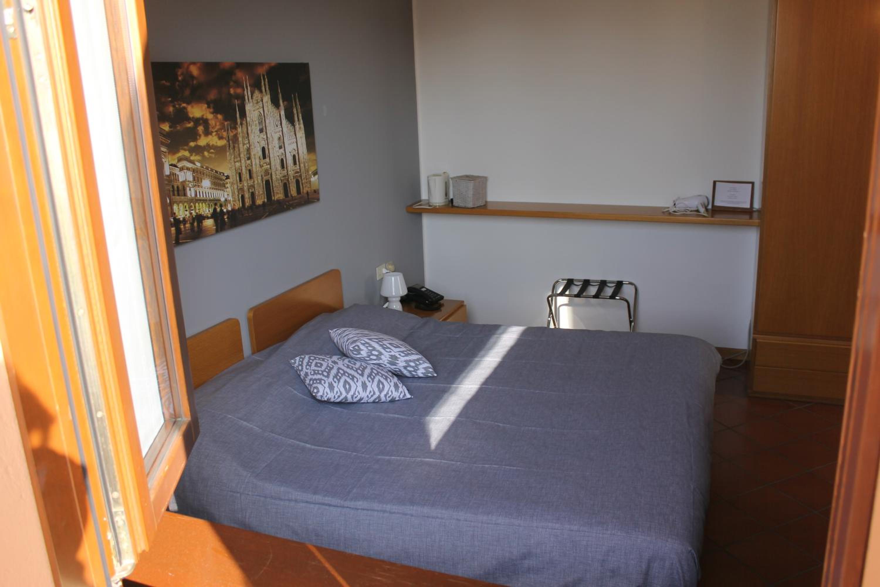Double or Twin Room photo 3
