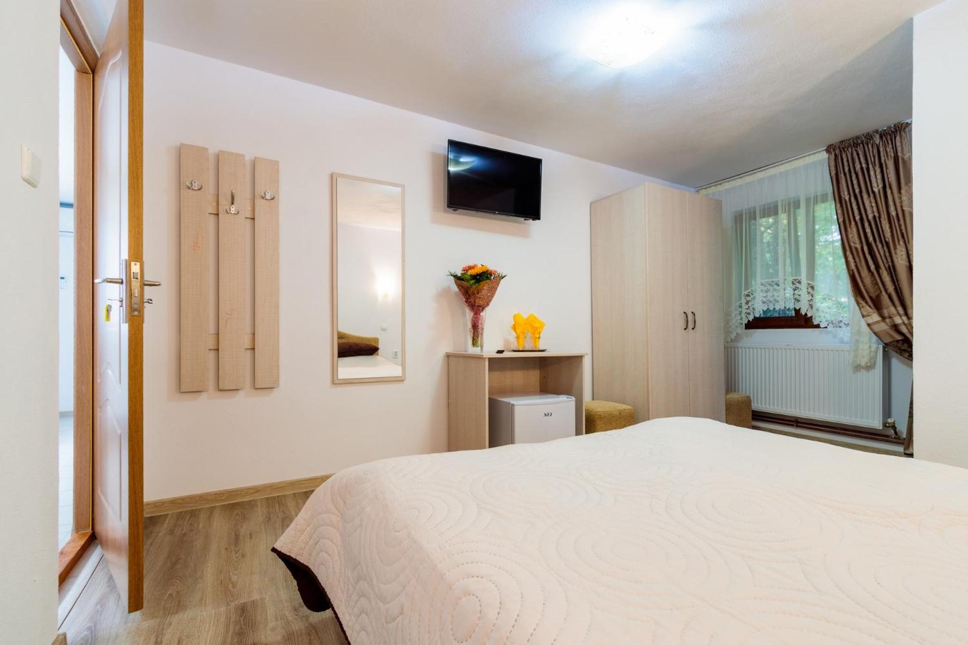 Economy Double Room - Photo 14
