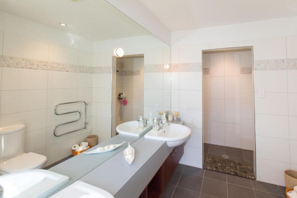 Three-Bedroom House - Photo 7