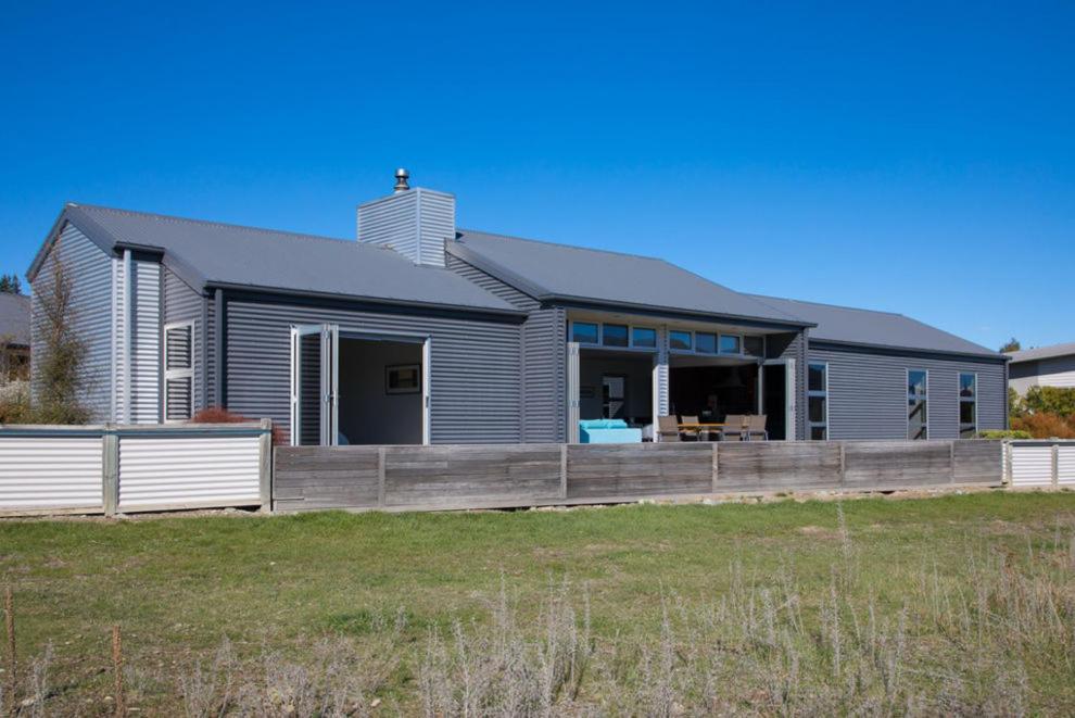 Three-Bedroom House - Photo 4