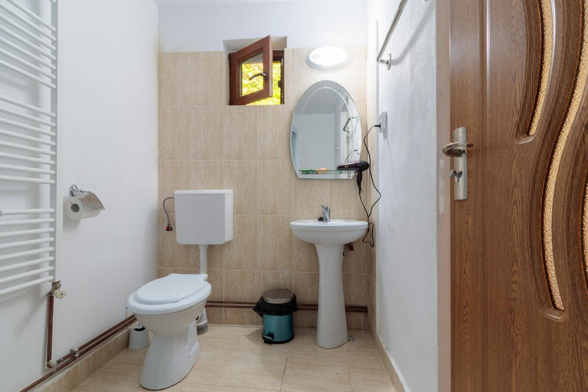 Economy Double Room - Photo 7