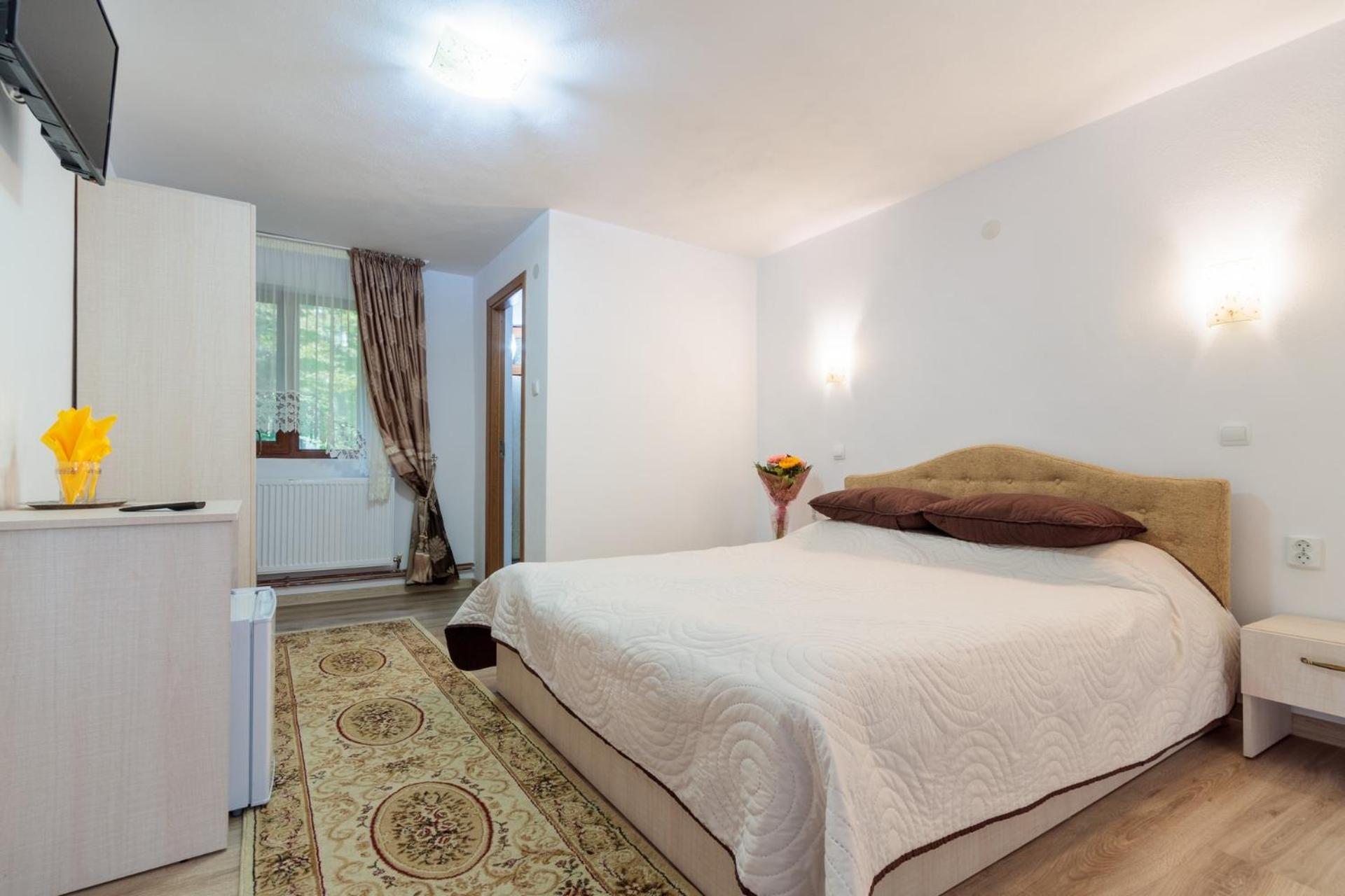 Economy Double Room - Photo 9