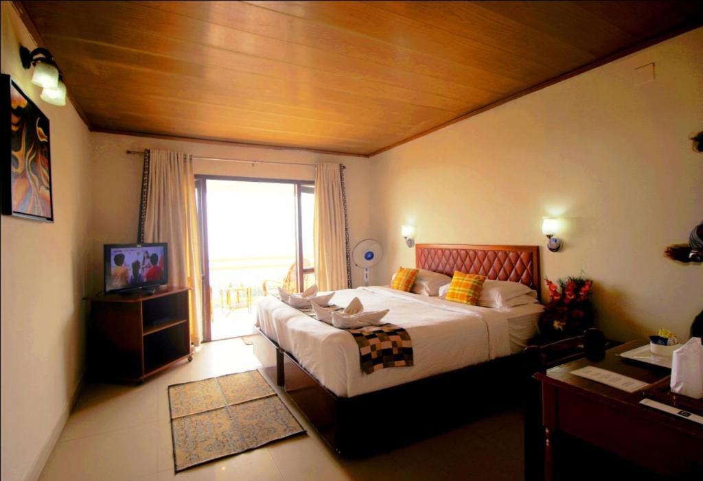Mountain View Room - Photo 14