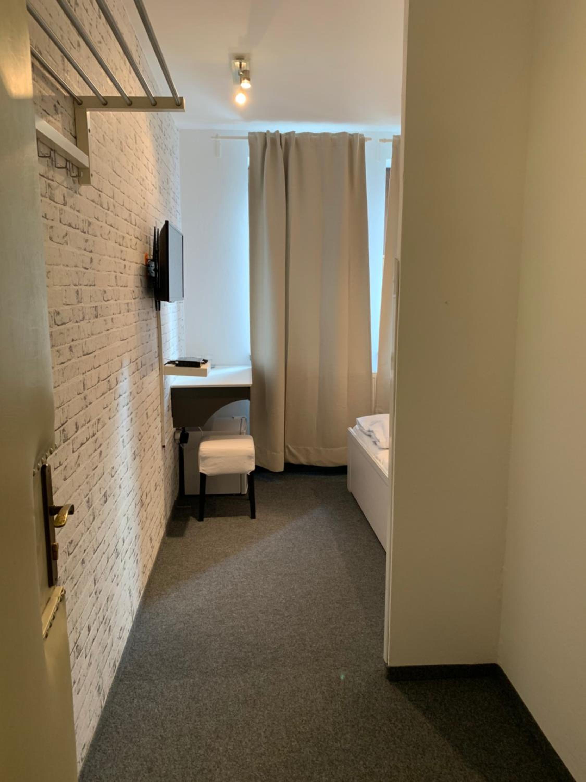 Economy Double Room - Photo 8