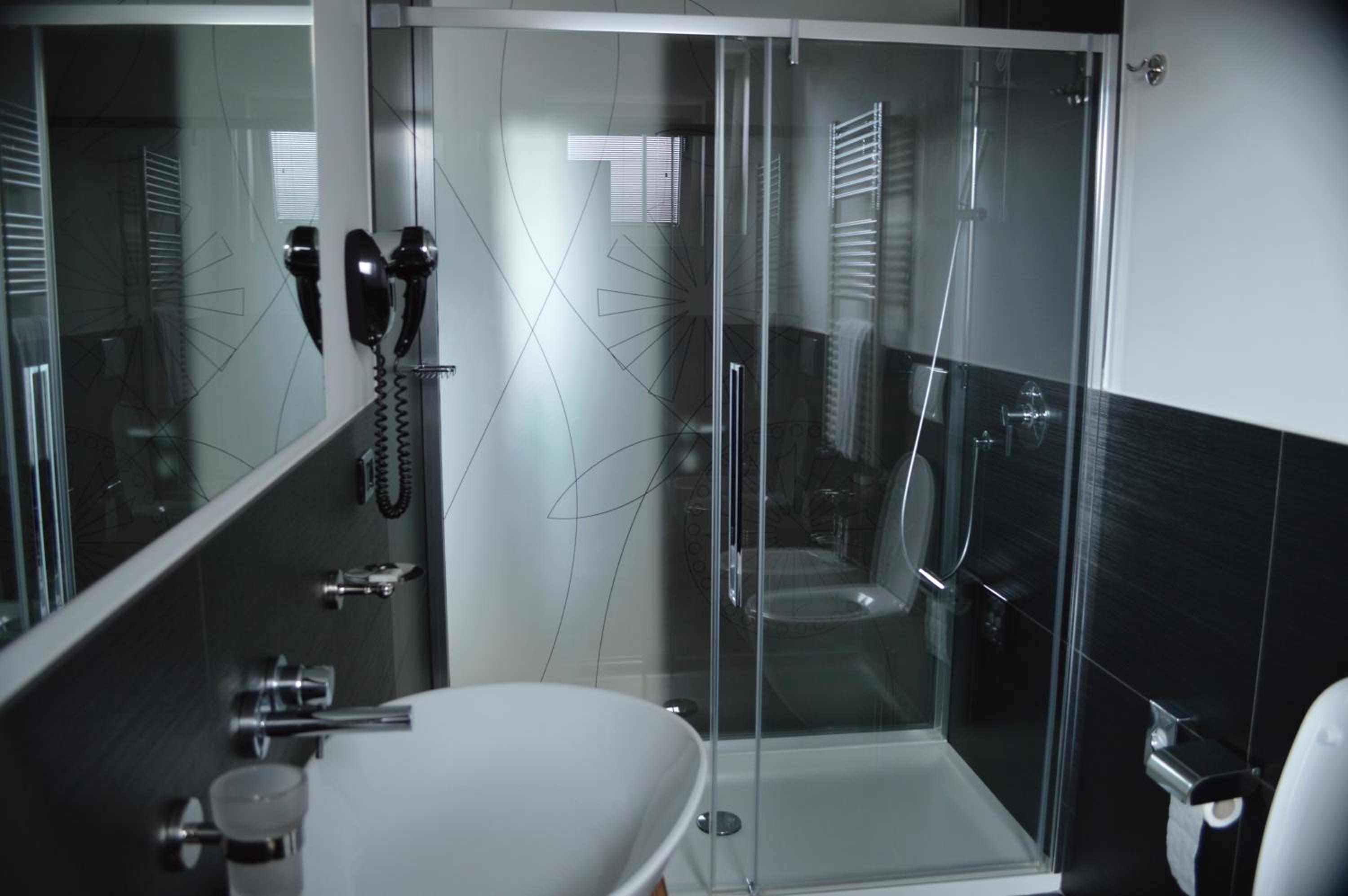 Standard Triple Room - Photo 8
