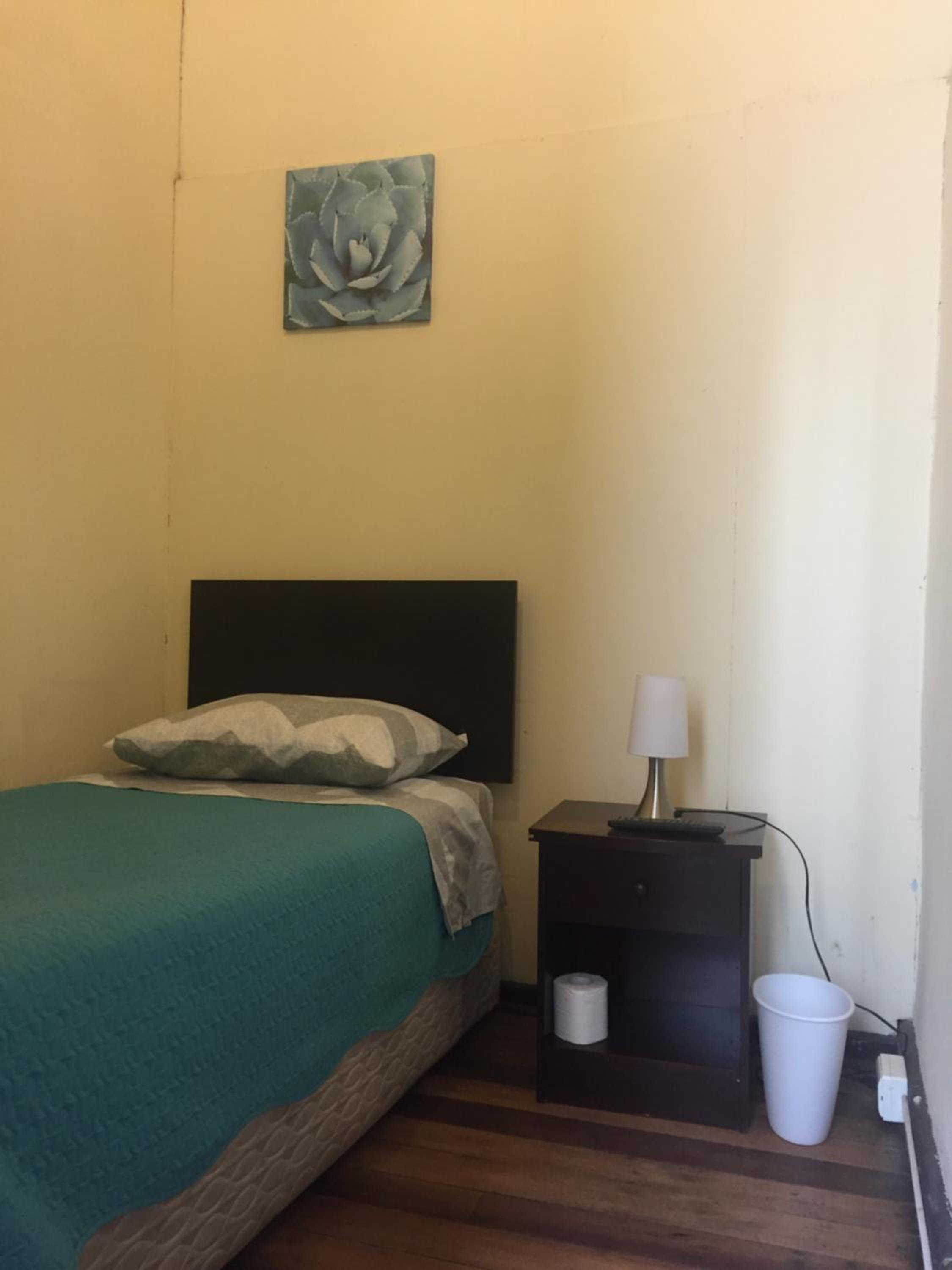 Standard Single Room With Shared Bathroom photo 1