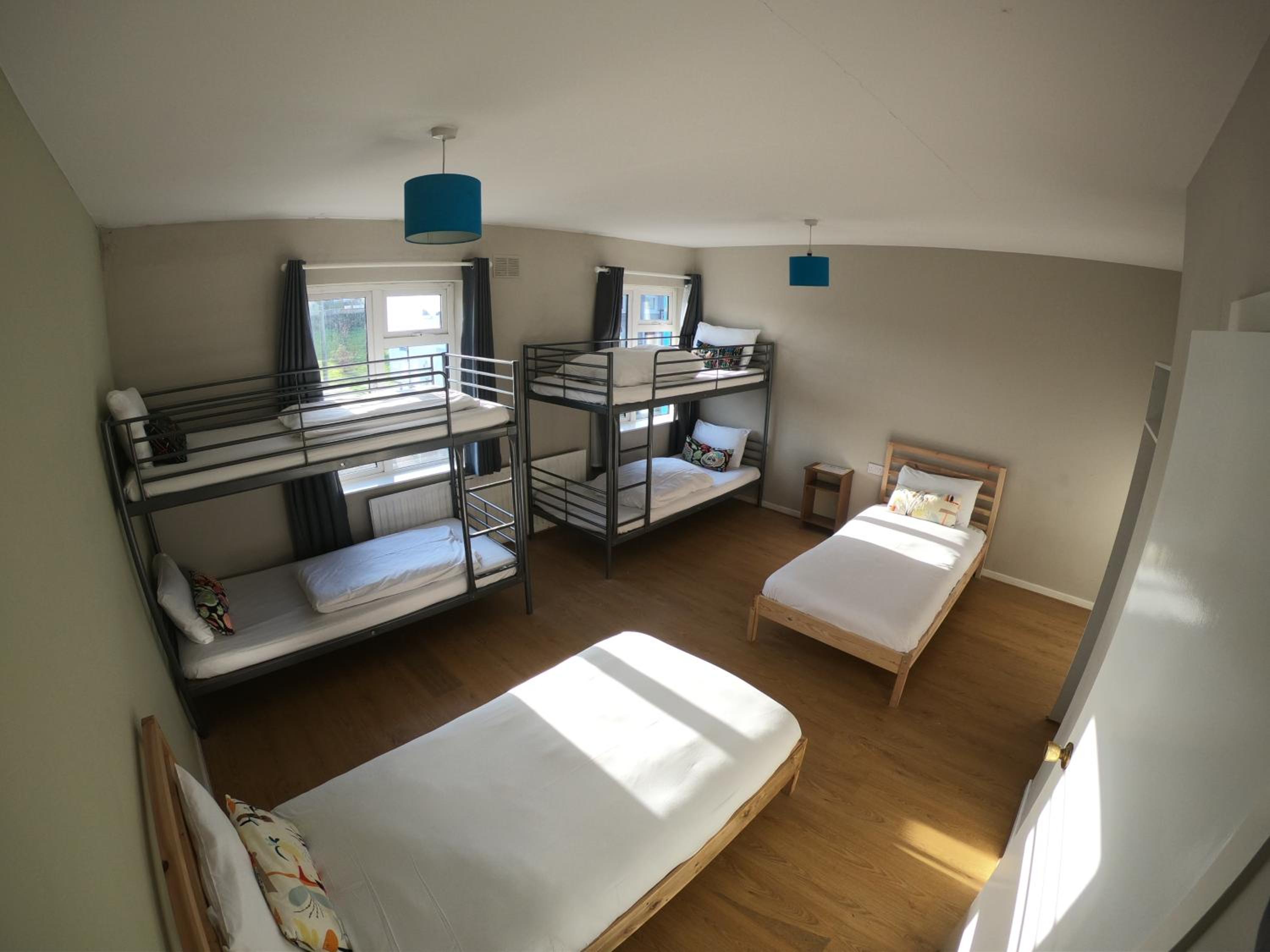 6-Bed Mixed Dormitory Room photo 1