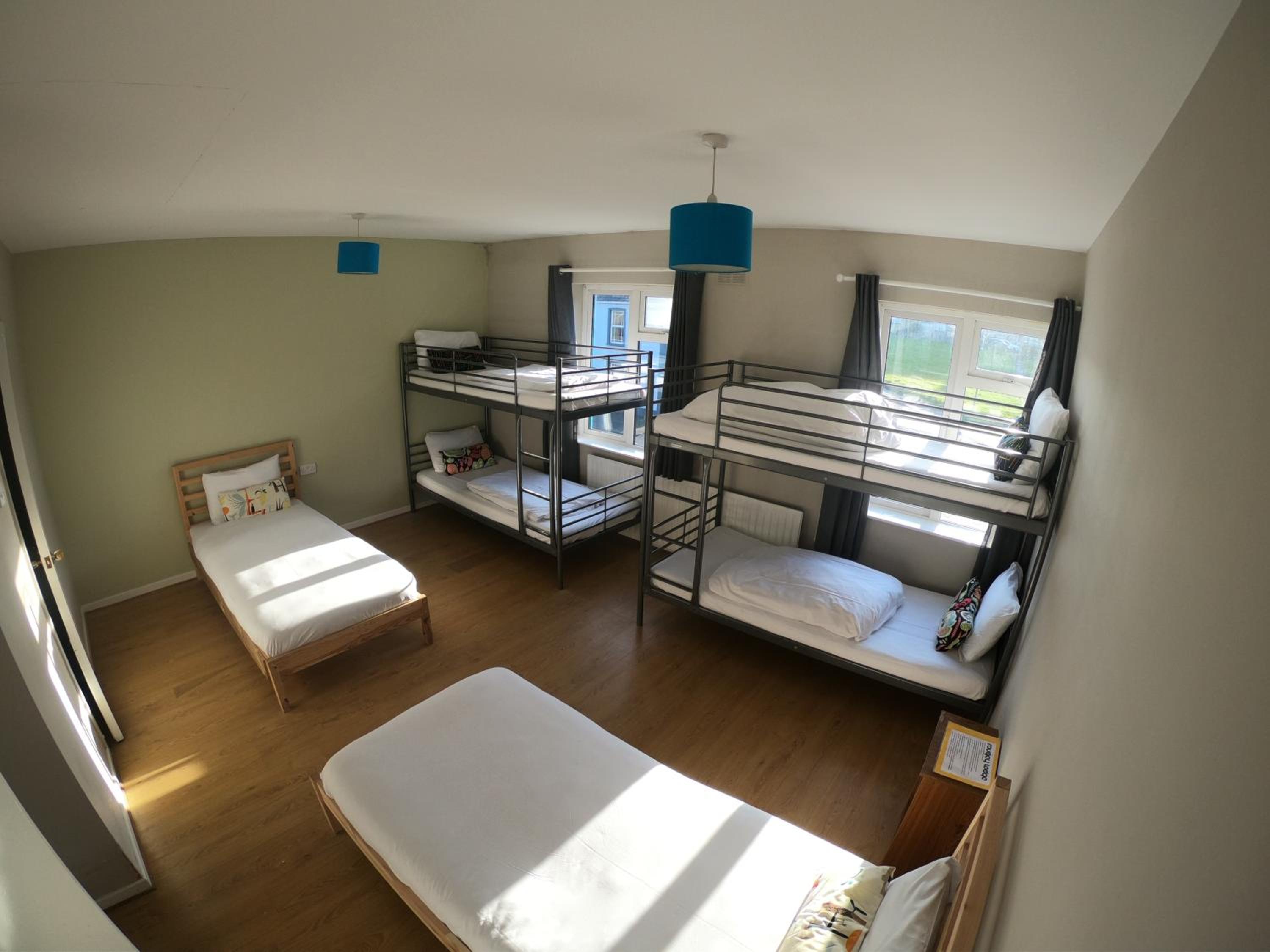 6-Bed Mixed Dormitory Room photo 2