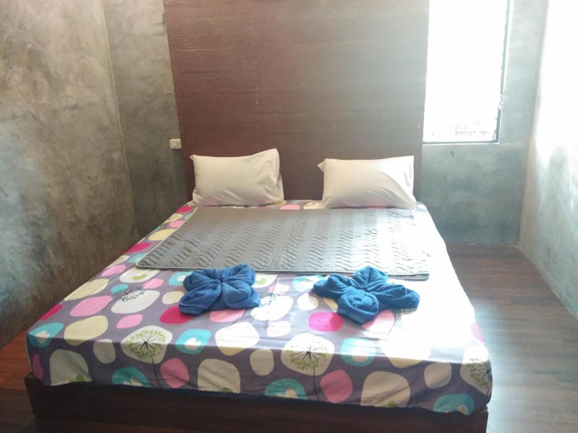 Double Room with Shared Bathroom photo 2