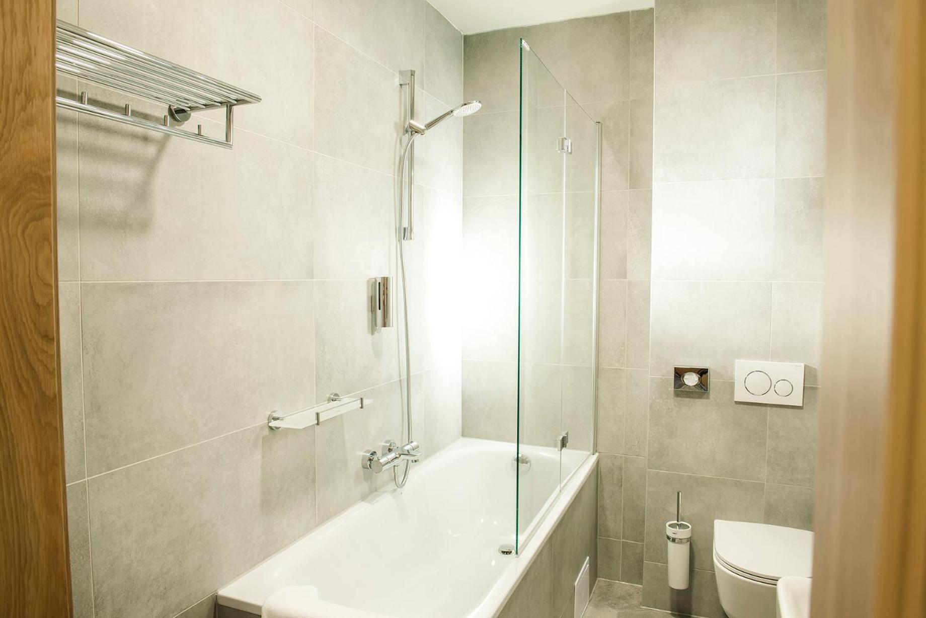 One-Bedroom Apartment - Photo 4