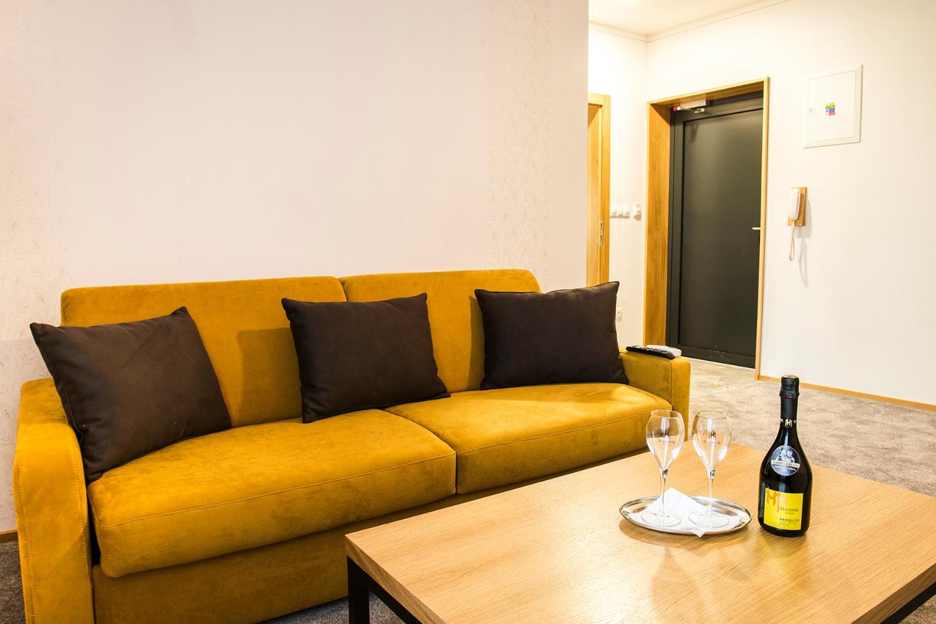 One-Bedroom Apartment - Photo 1