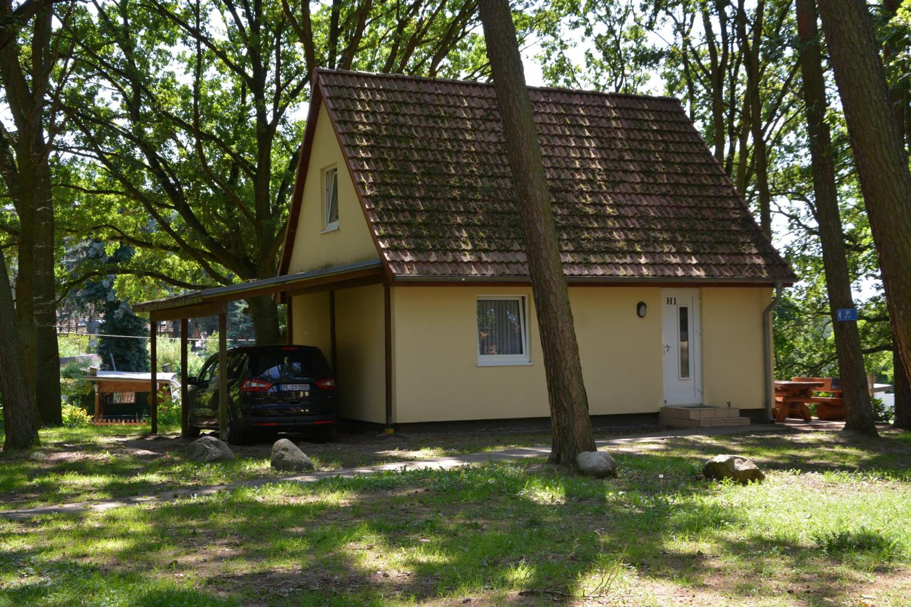 Three-Bedroom House - Photo 1