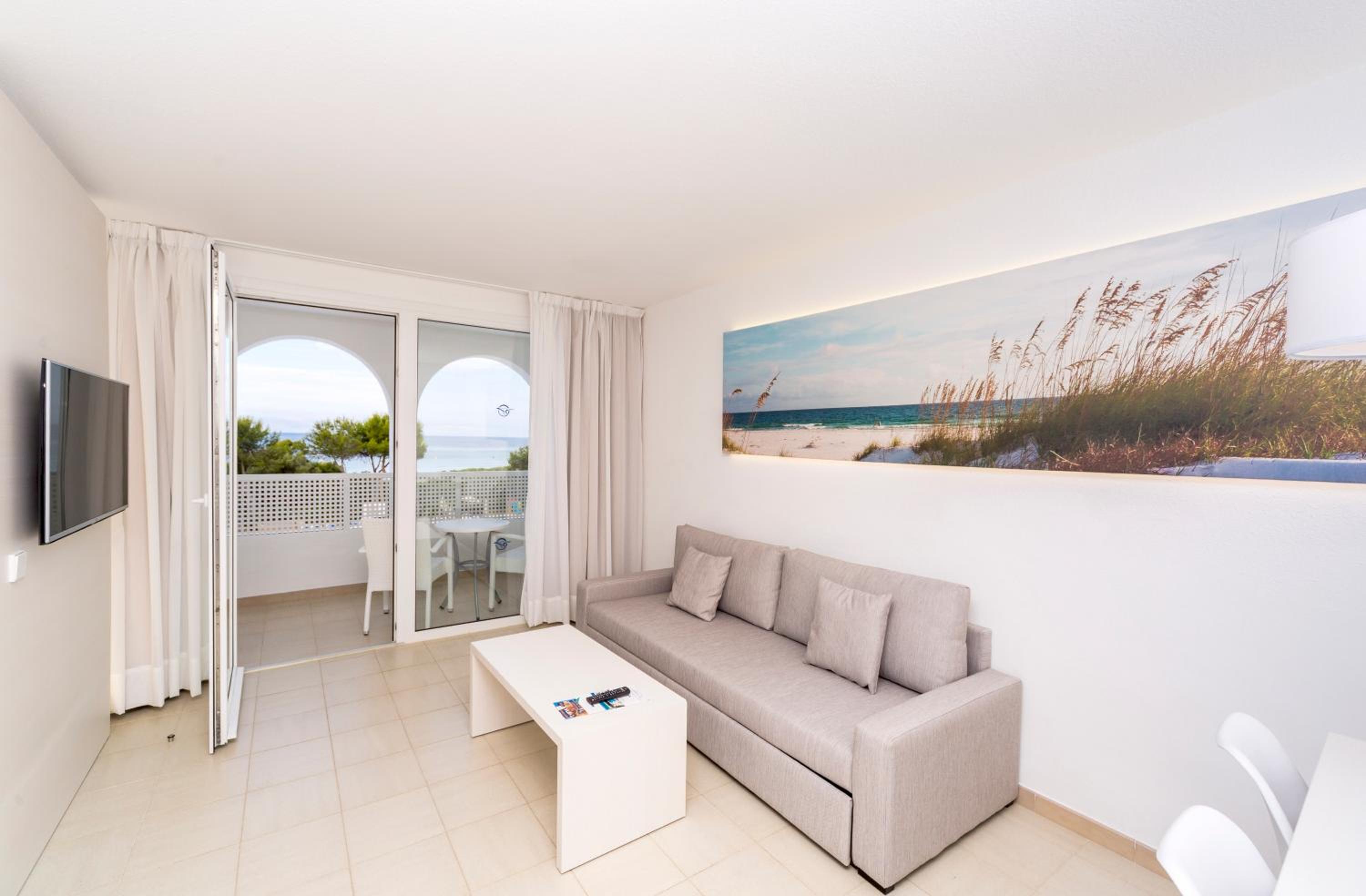 One-Bedroom Apartment (3 Adults) photo 3