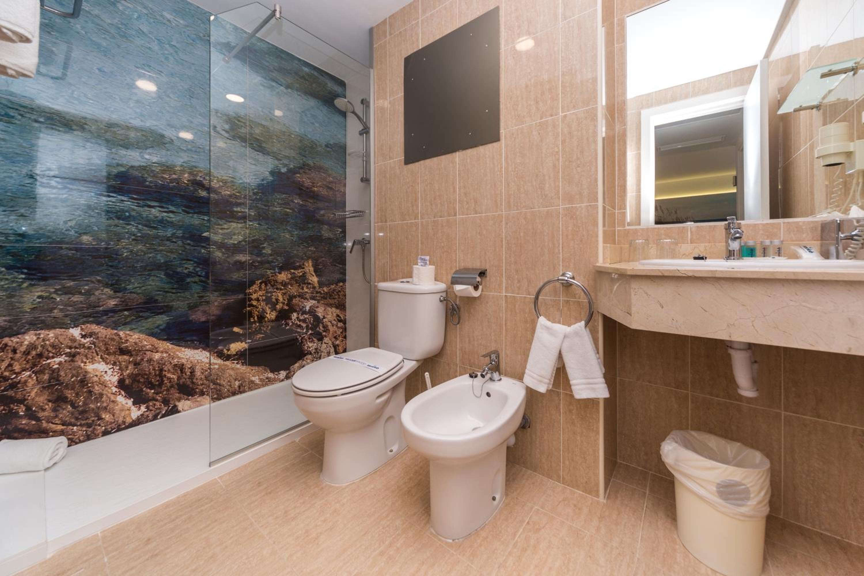 One-Bedroom Apartment (2 Adults + 1 Child) photo 3