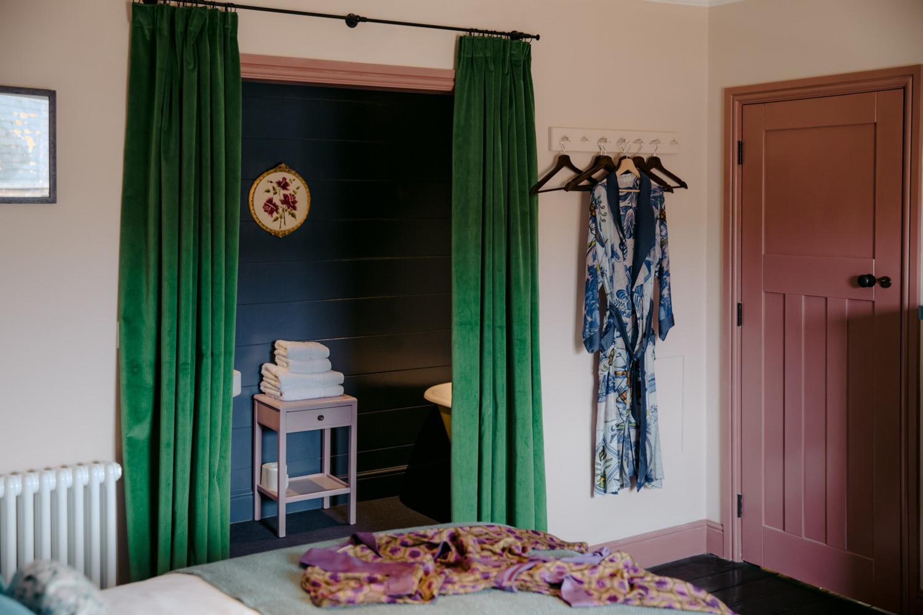 Large Double Room - Photo 3