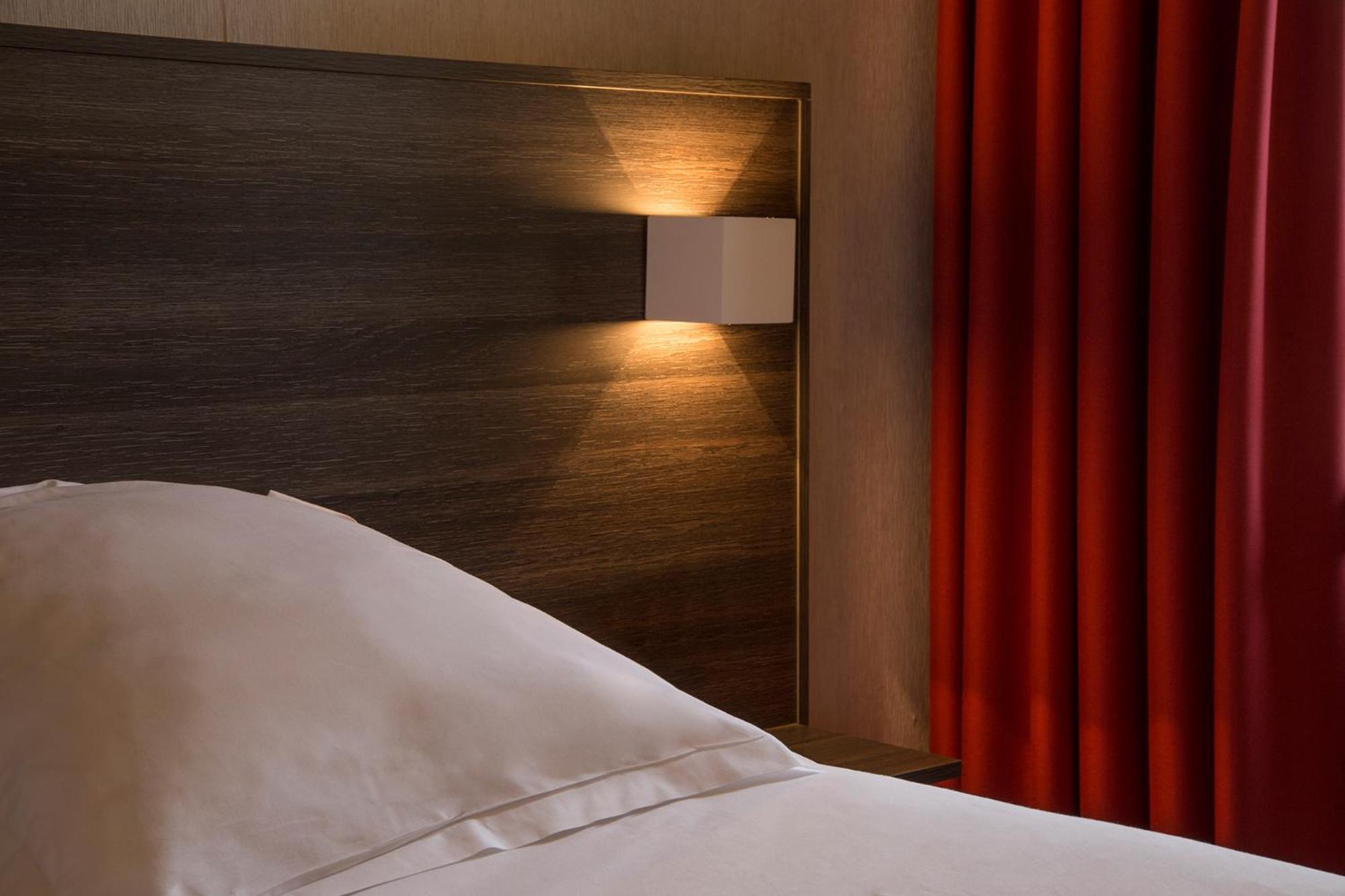 Double or Twin Room - Photo 9
