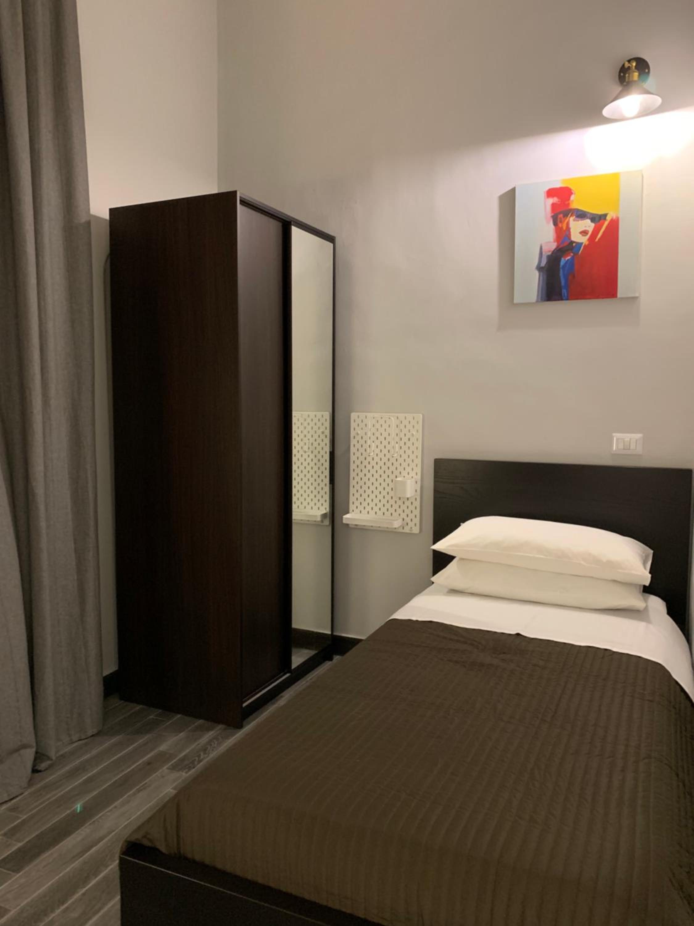 Single Room photo 3