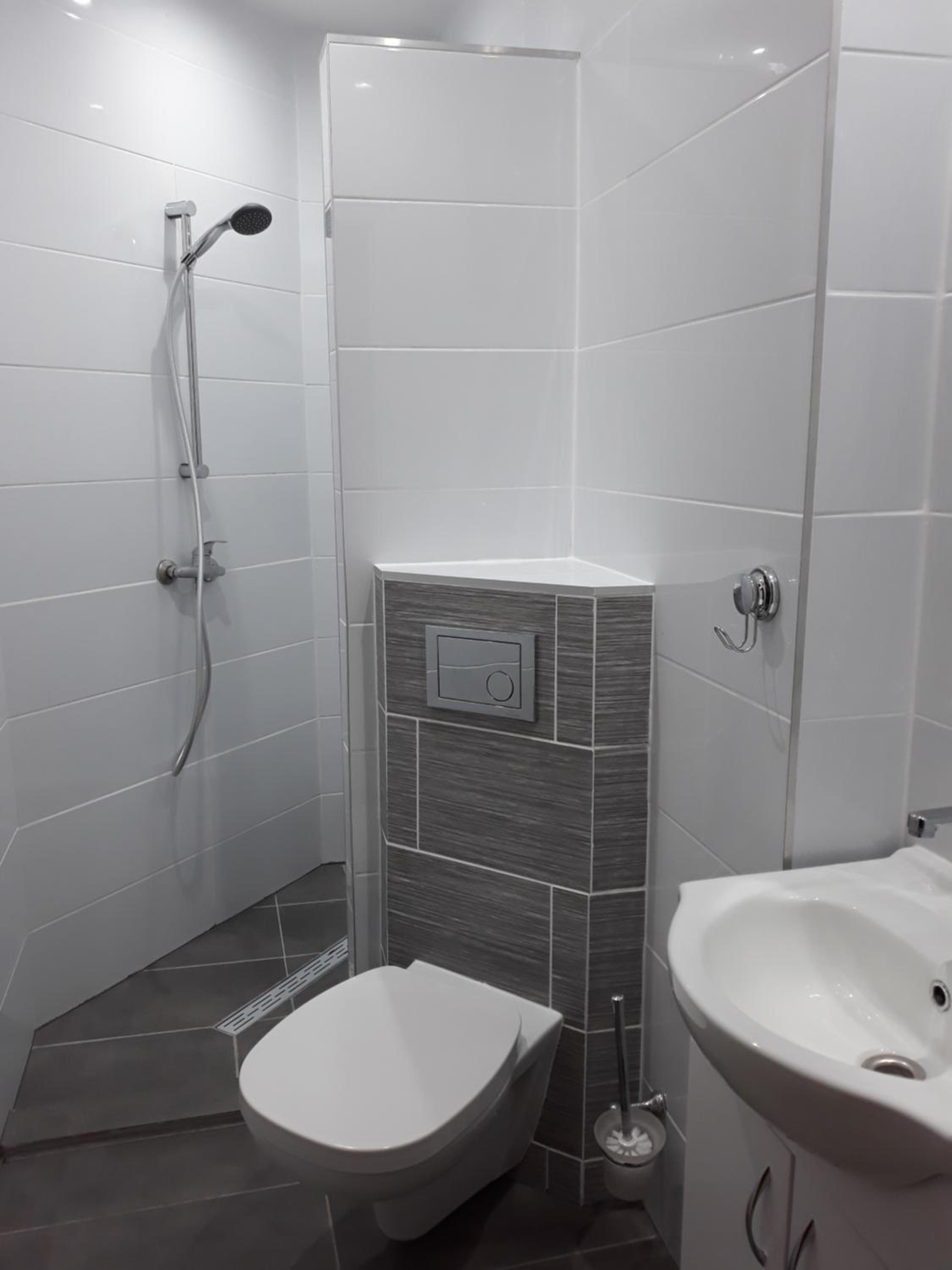 Double Room with Bathroom - Photo 8
