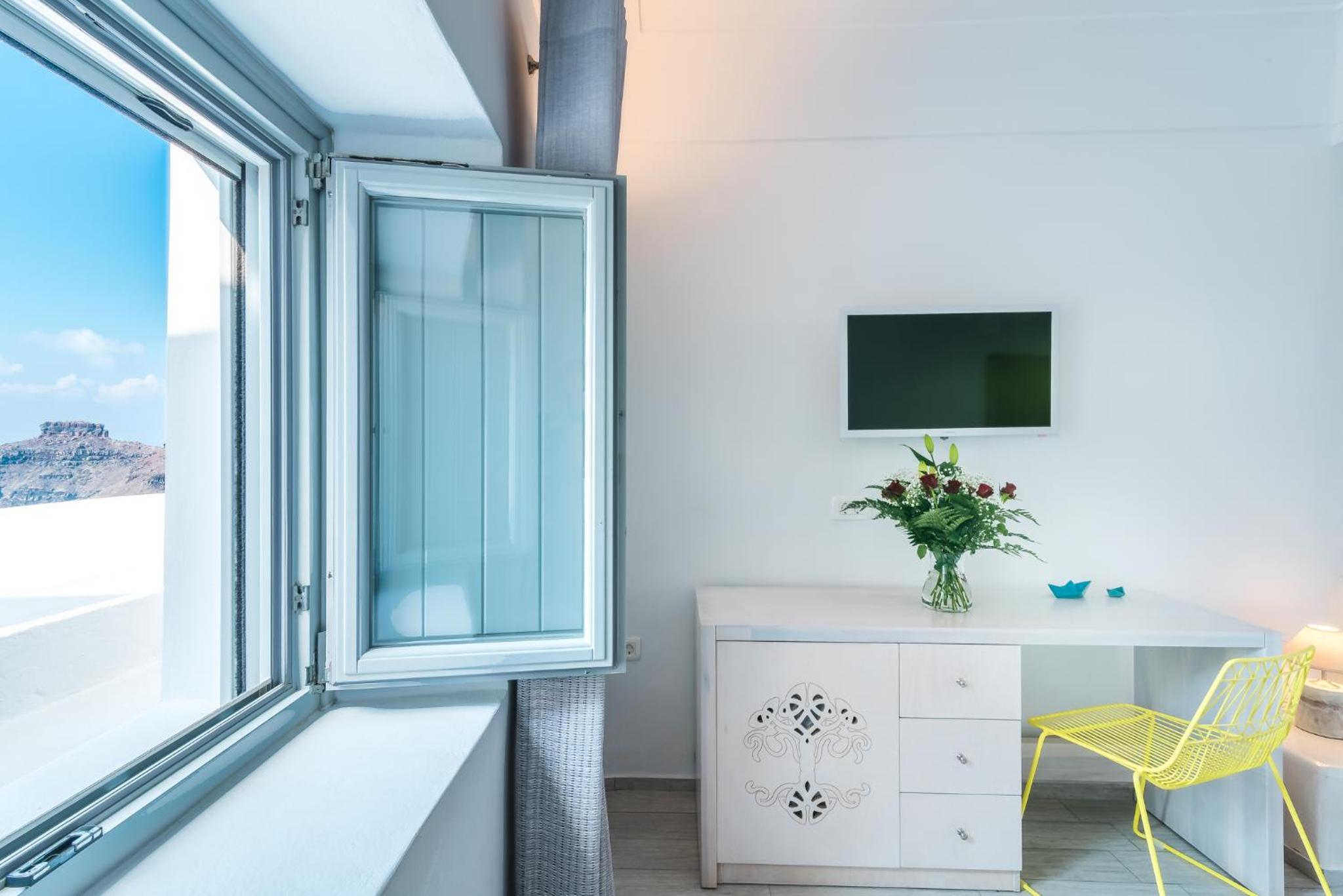 Deluxe Double Room with Sea View - Photo 7