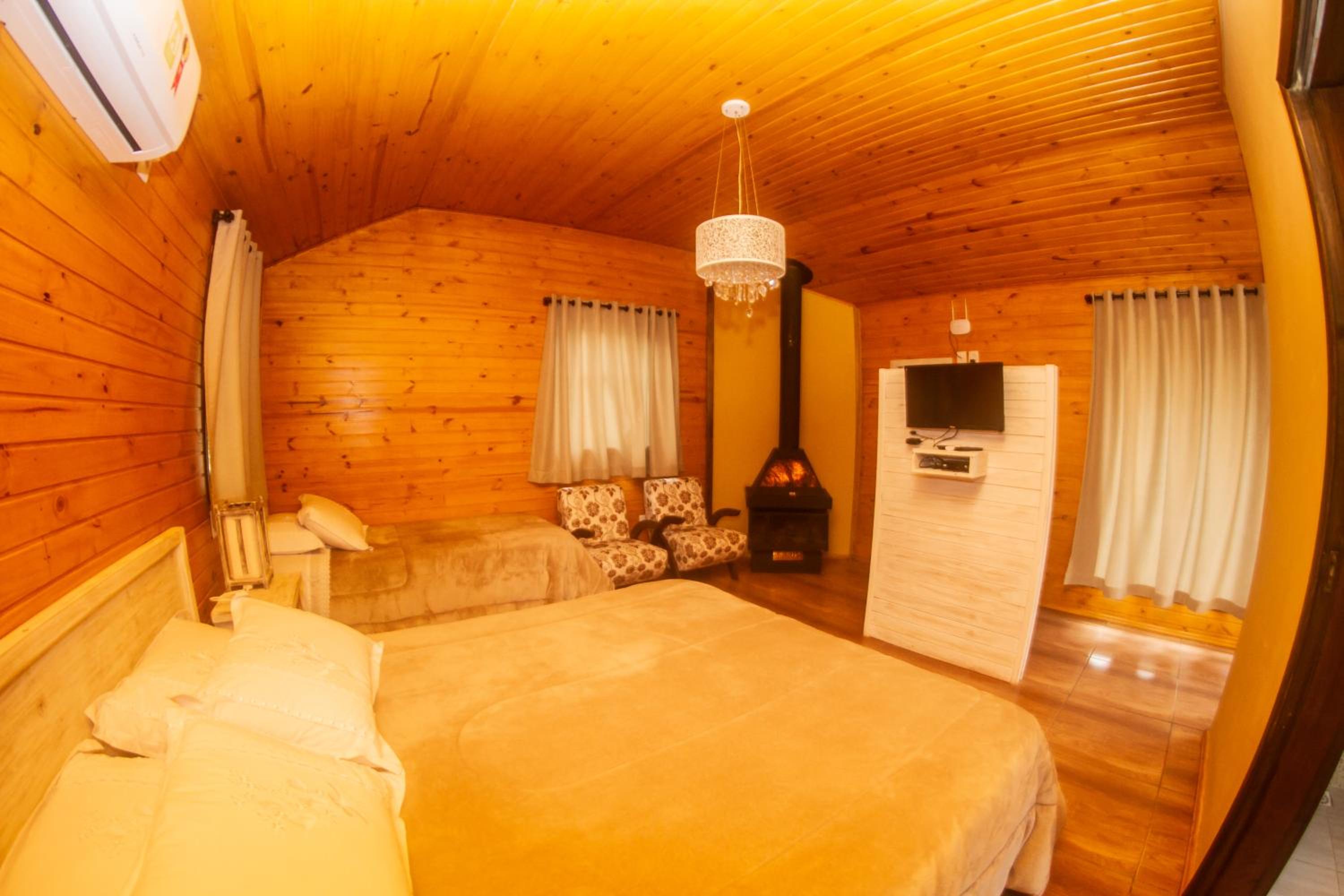 Triple Room with Bath photo 1