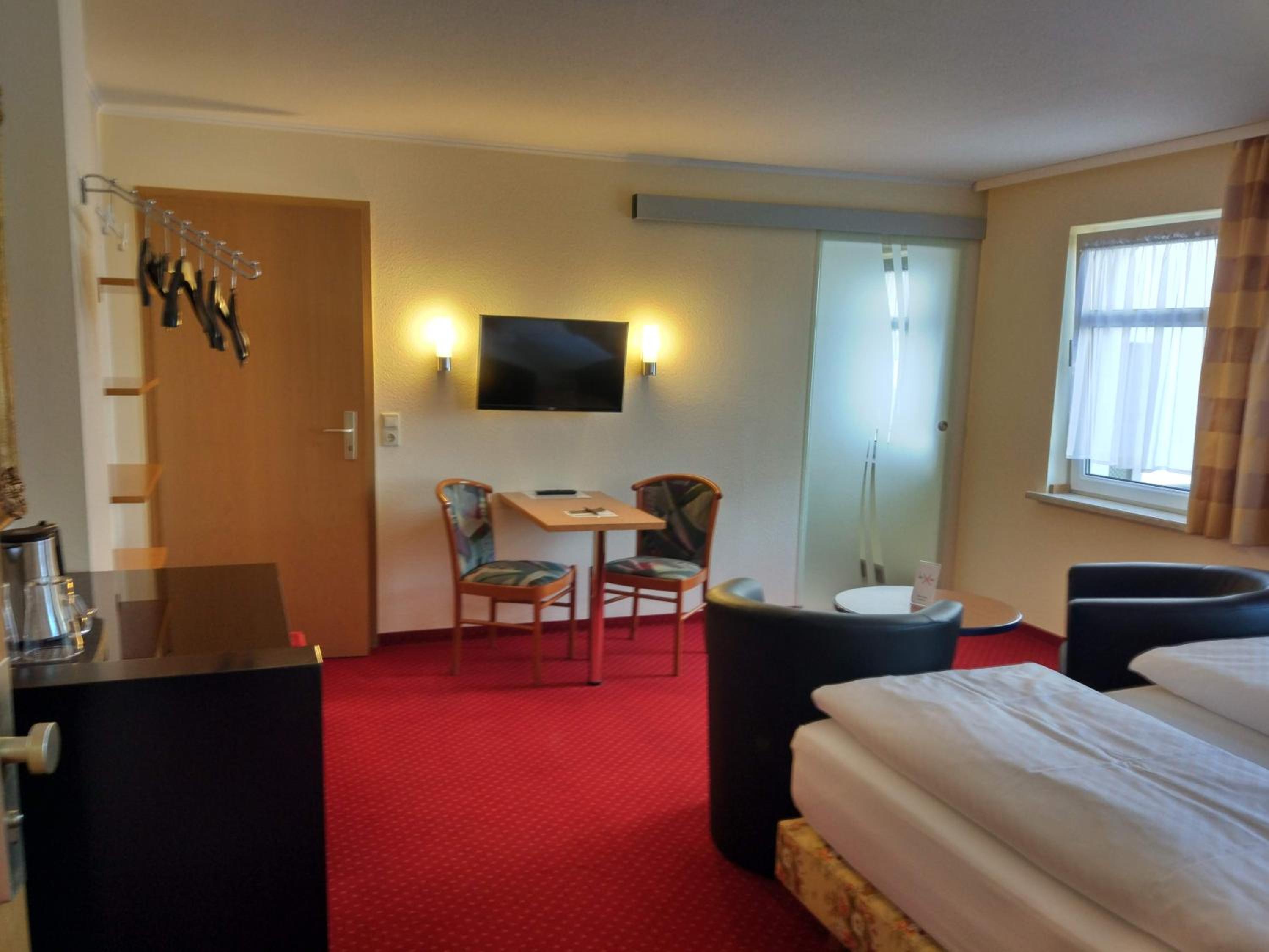 Double Room with Private Bathroom - Photo 15