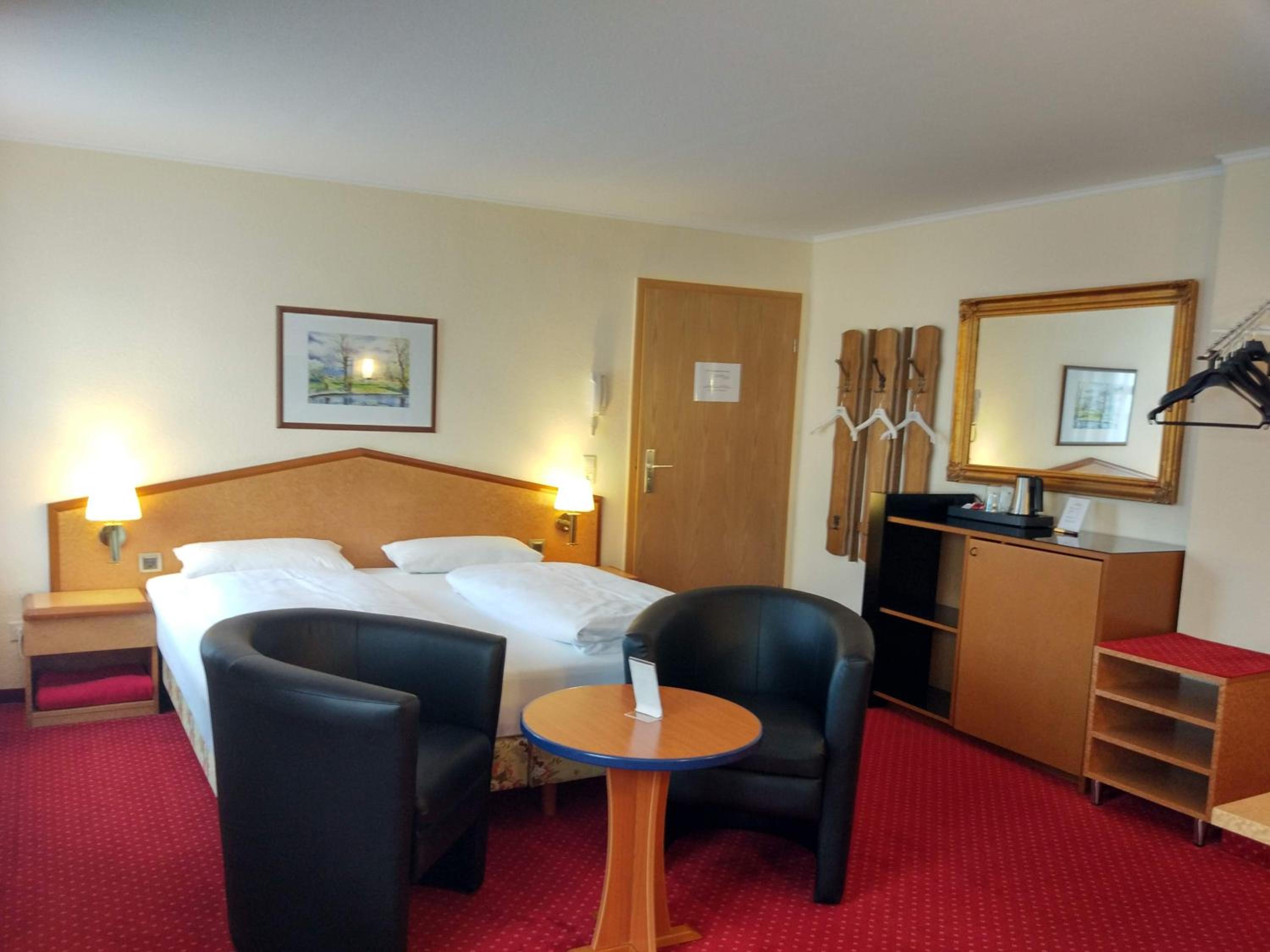 Double Room with Private Bathroom - Photo 16