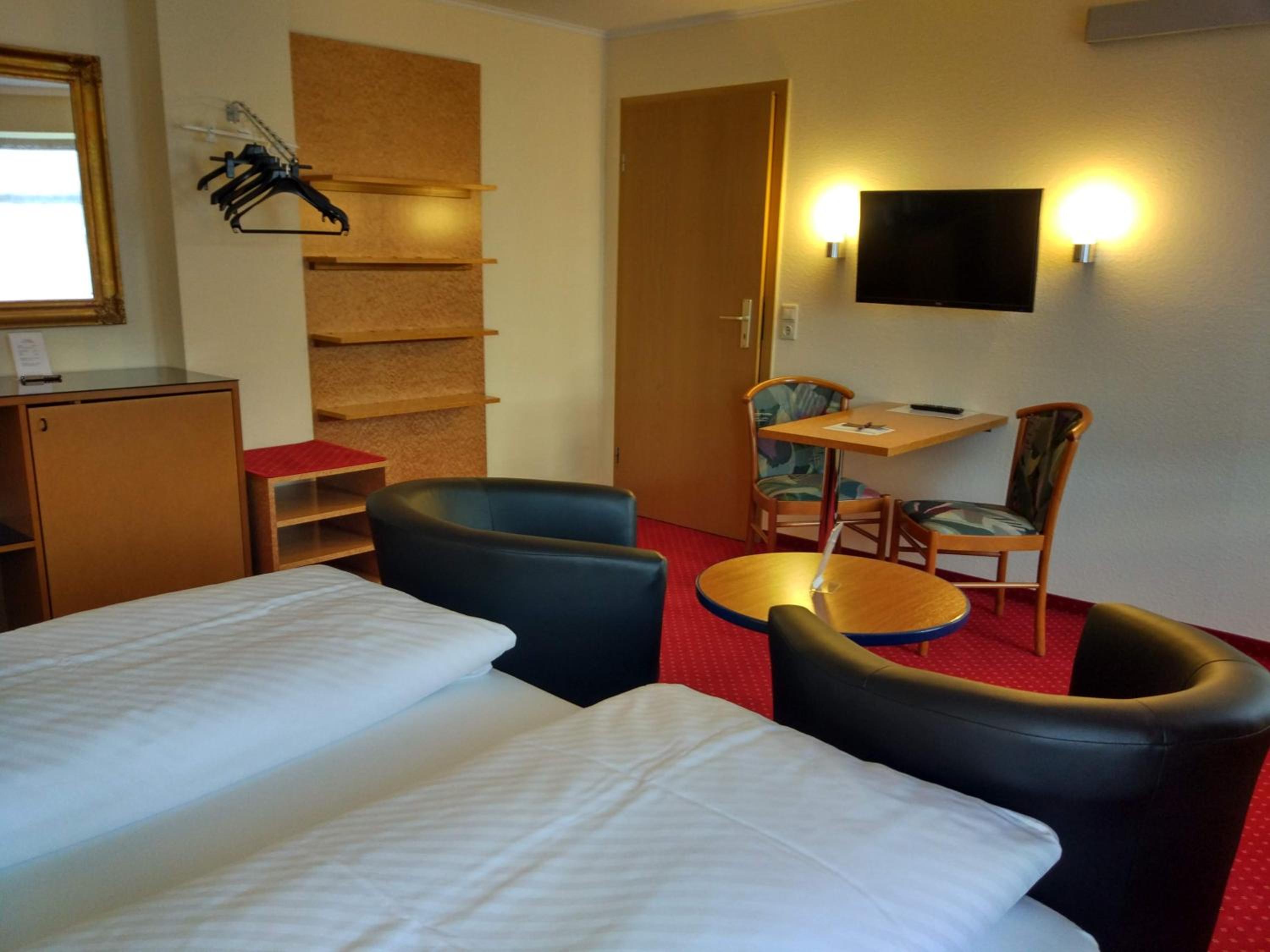 Double Room with Private Bathroom - Photo 14