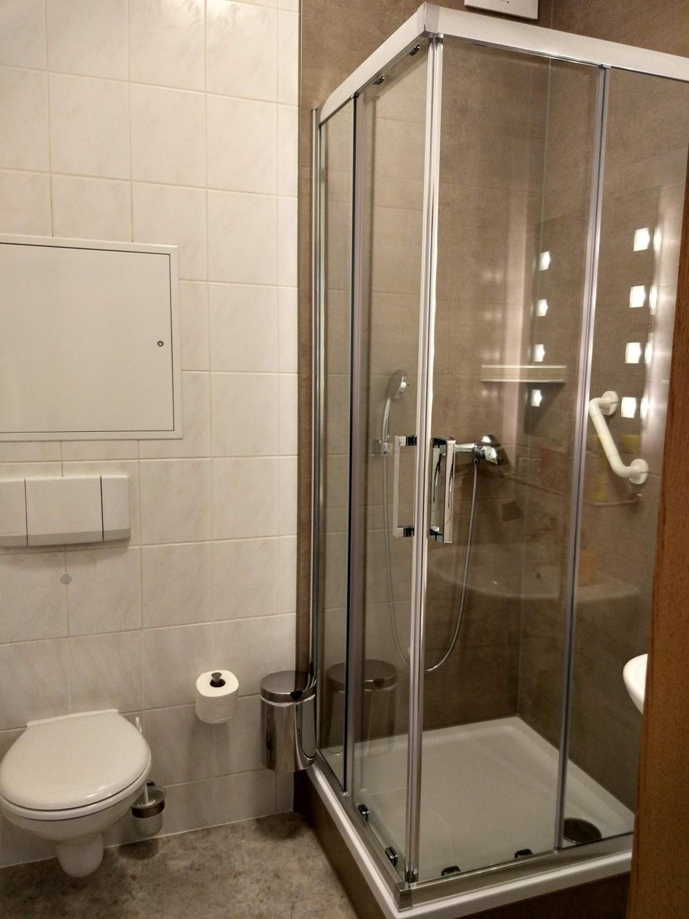 Double Room with Private Bathroom - Photo 13