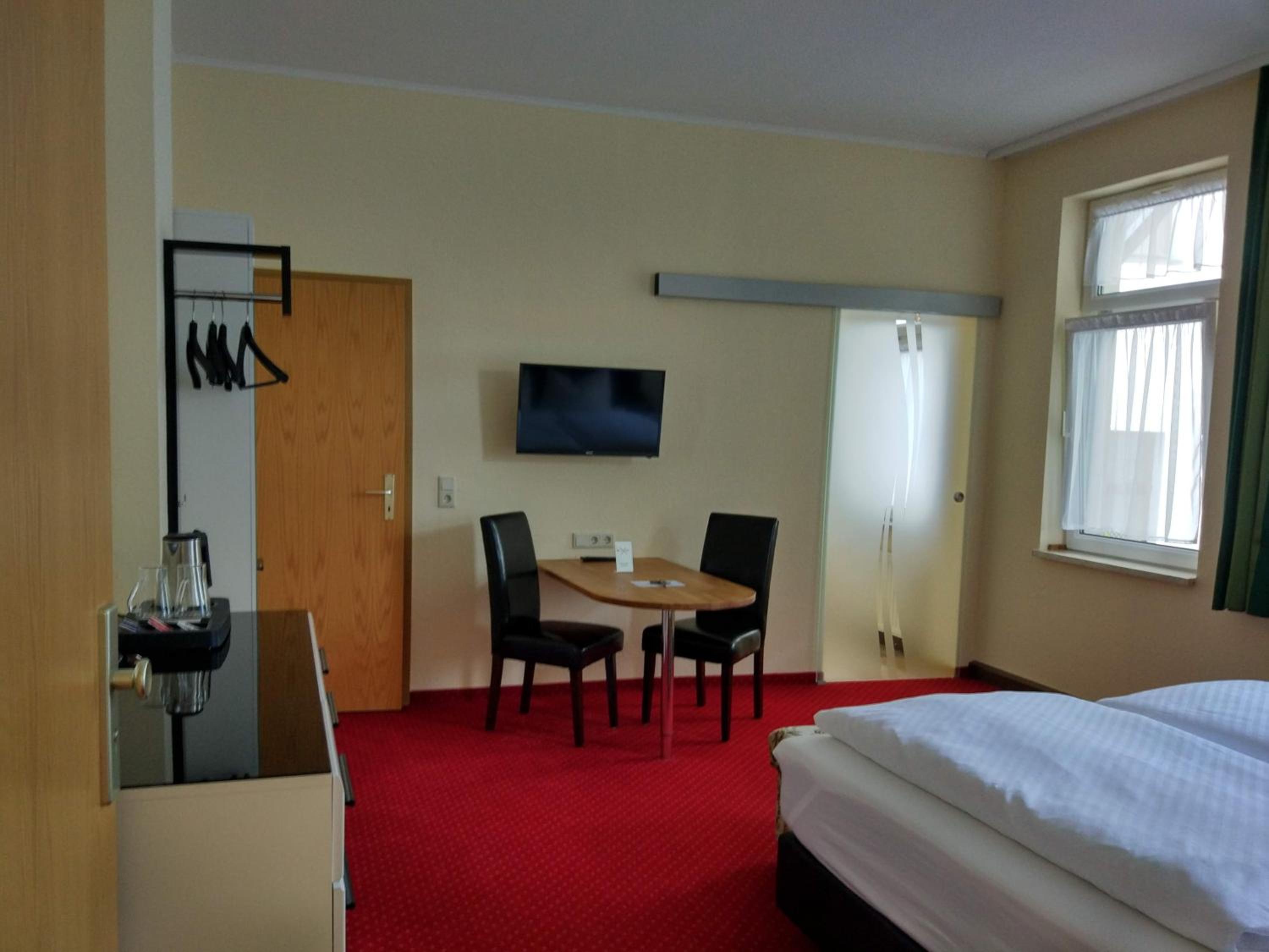Double Room with Private Bathroom - Photo 21