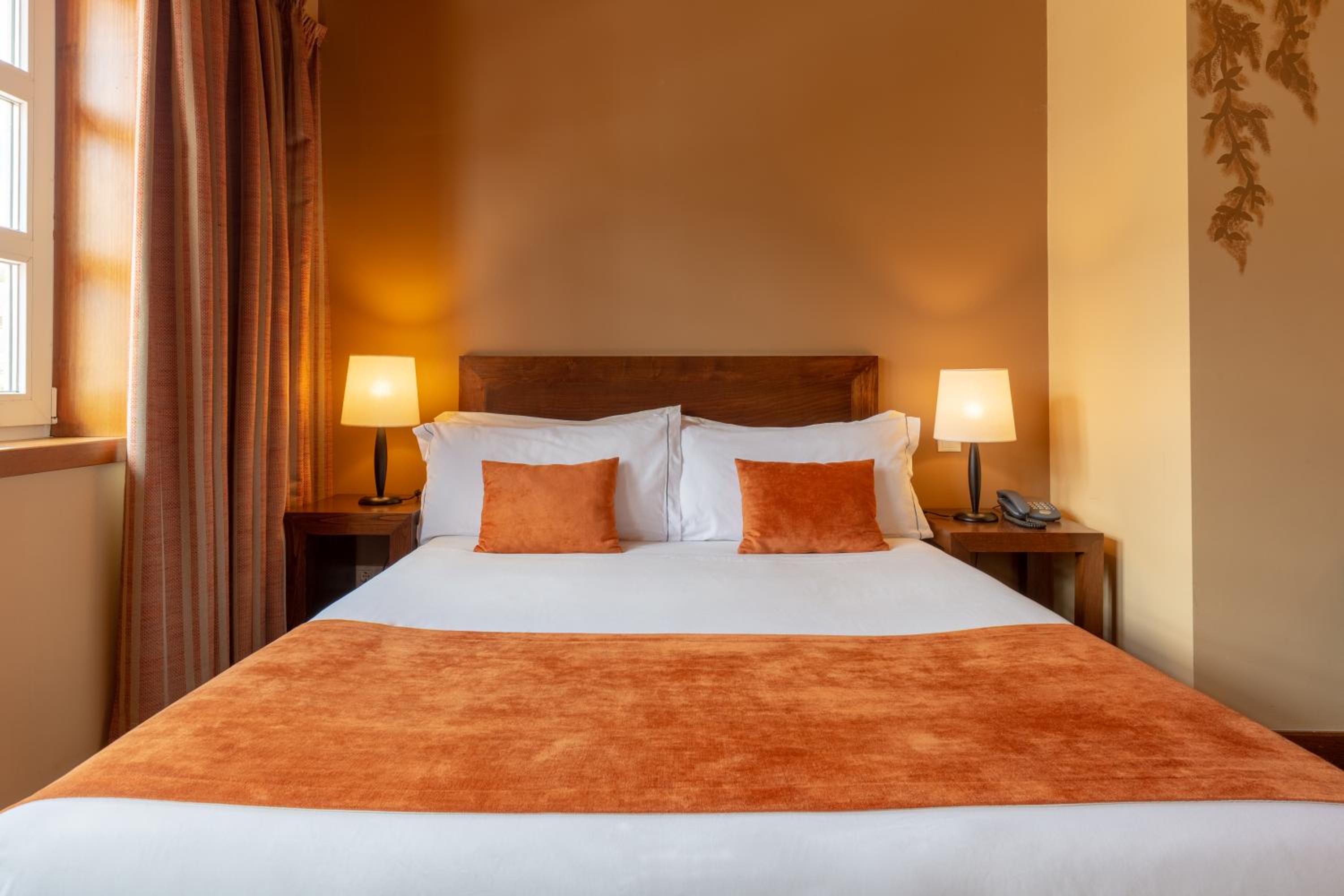Superior Double or Twin Room (2 Adults + 1 Child) with Panoramic View - Photo 7