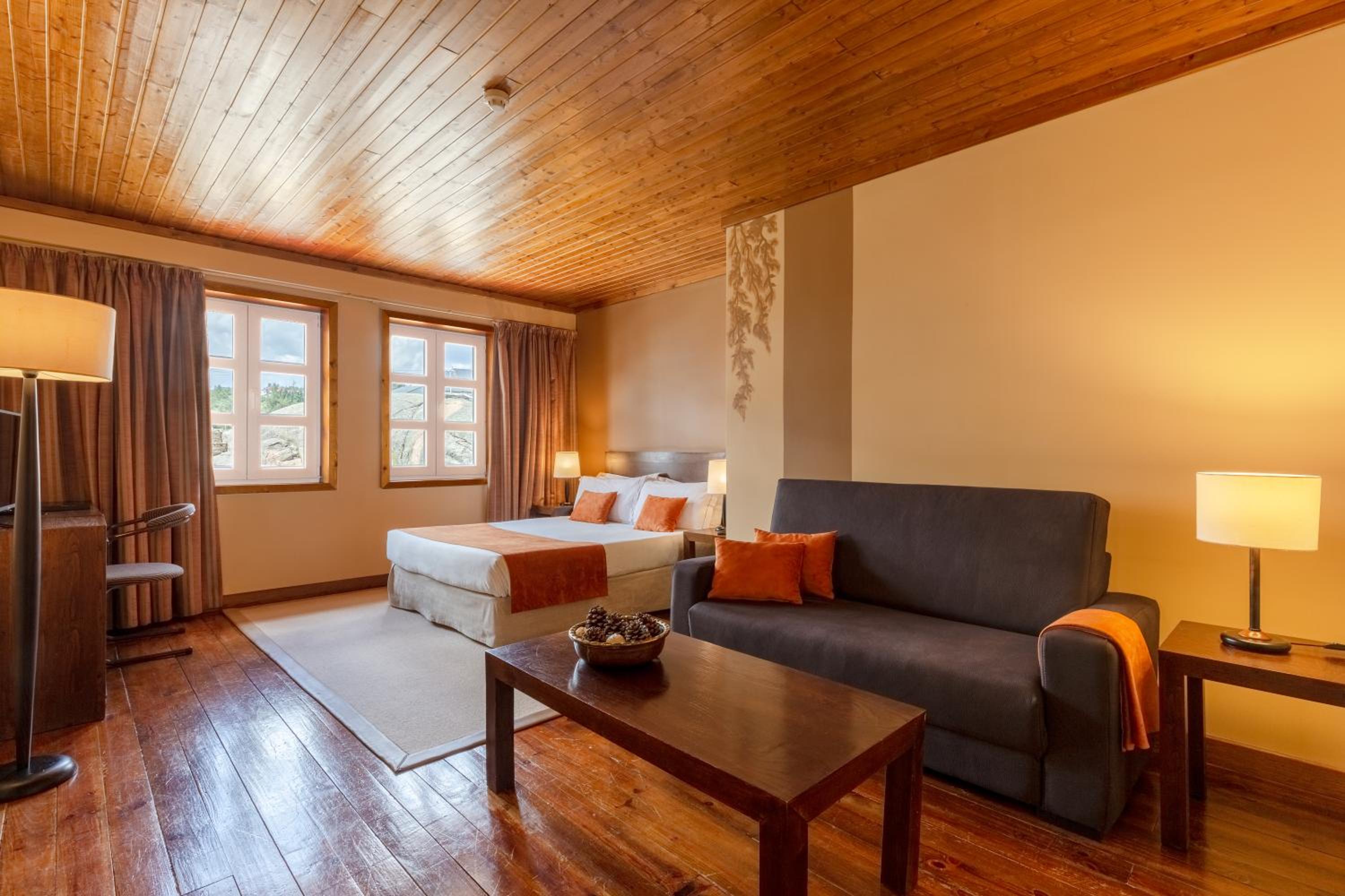 Superior Double or Twin Room (2 Adults + 1 Child) with Panoramic View - Photo 8