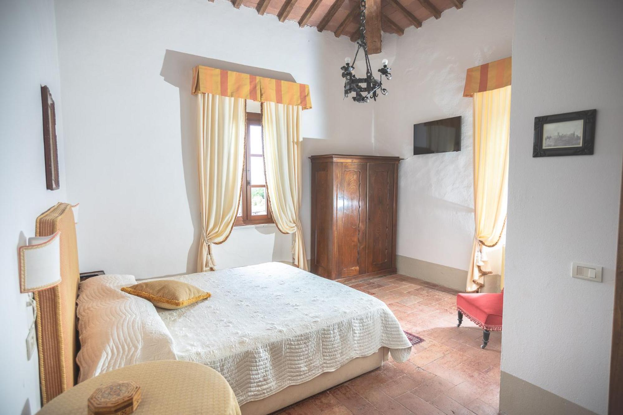Double Room - Photo 6