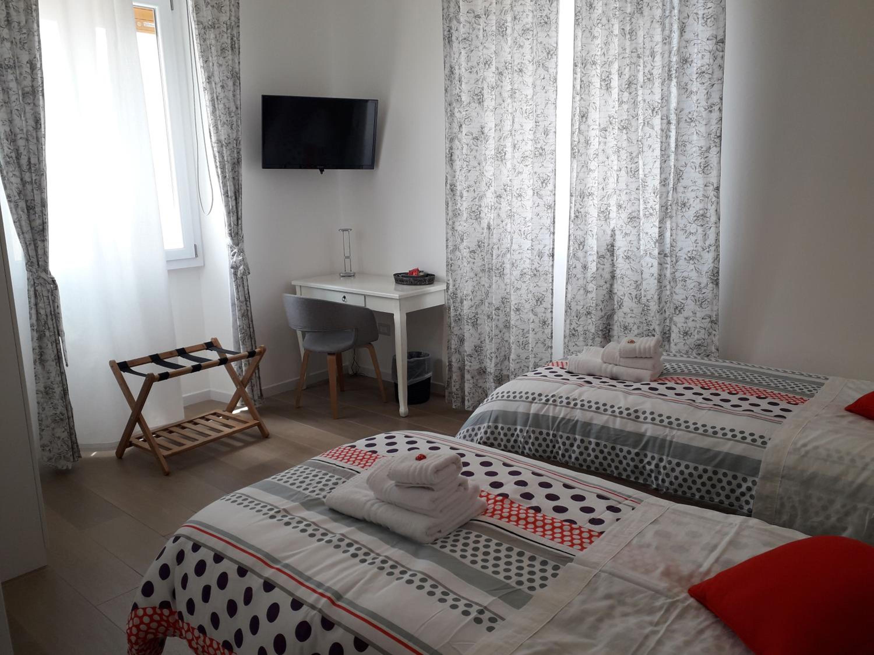 Superior Double or Twin Room - Photo 5