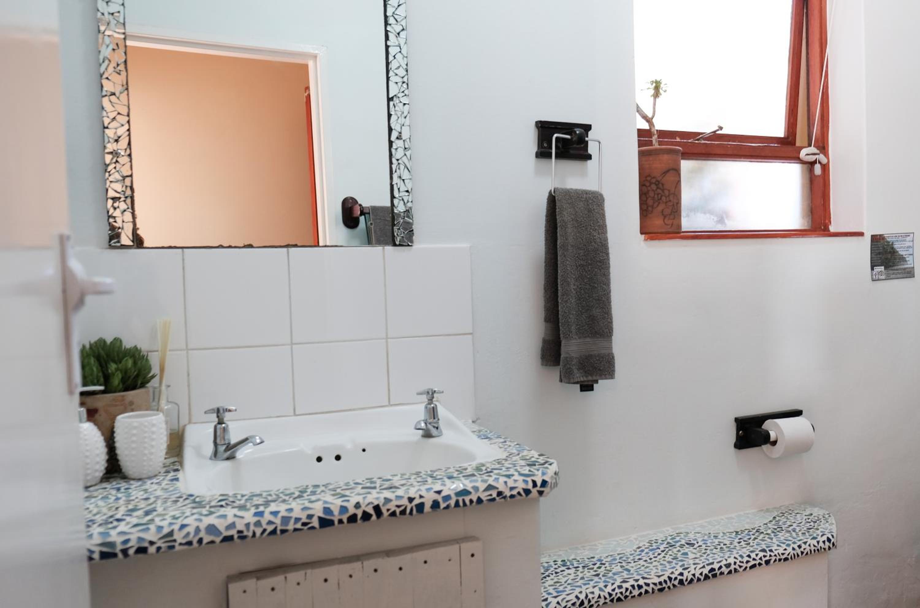 Family Room with Private Bathroom - Photo 9
