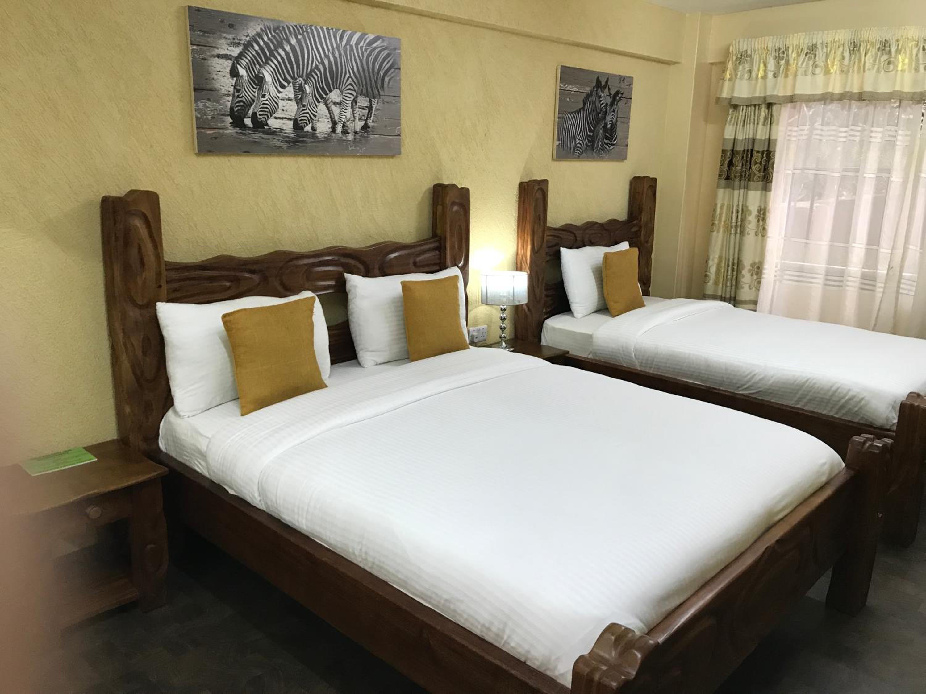 TWO BEDROOM APARTMENT WITH FAN - Photo 5