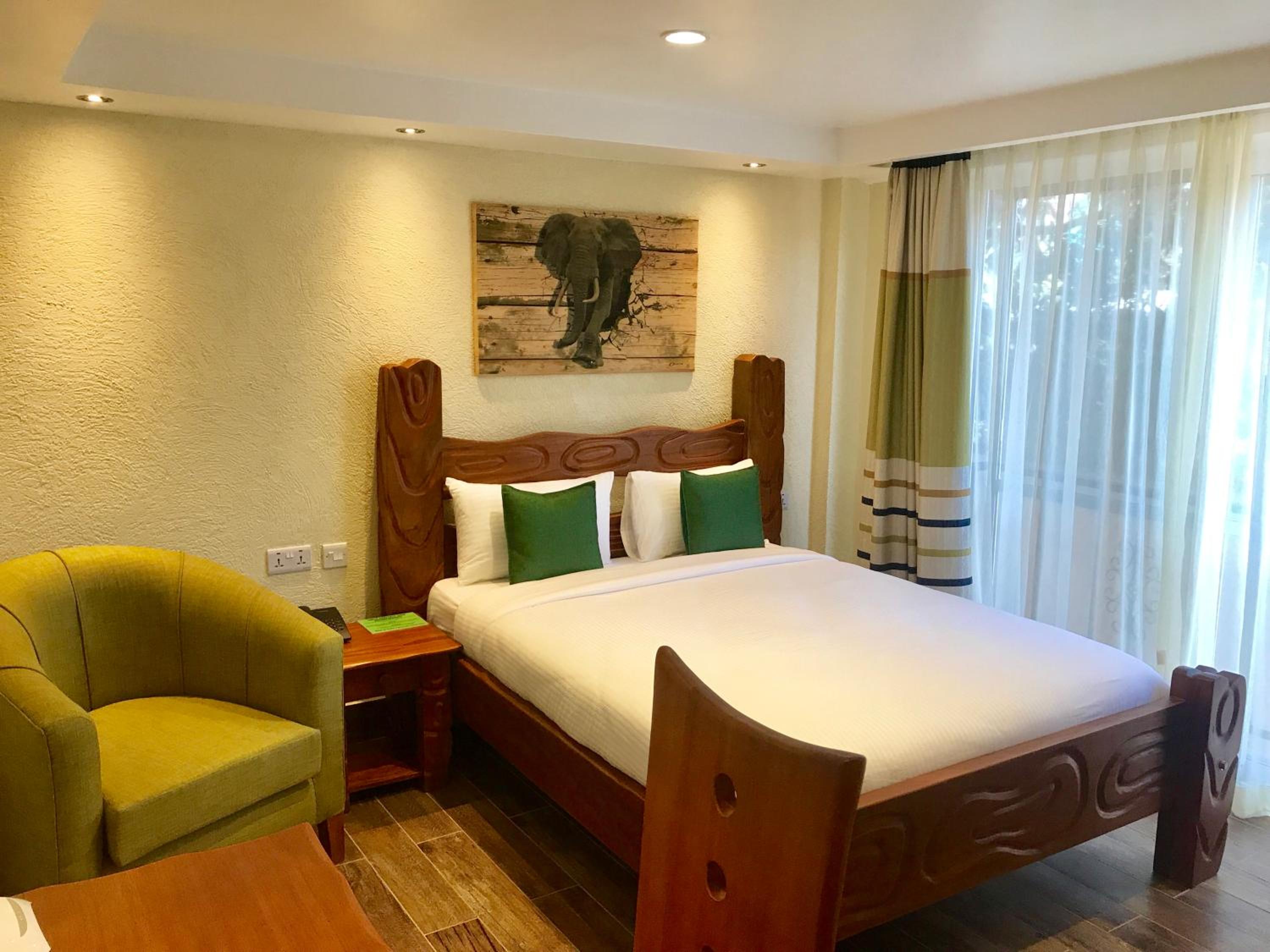 CLUB ROOM WITH AC - Photo 2