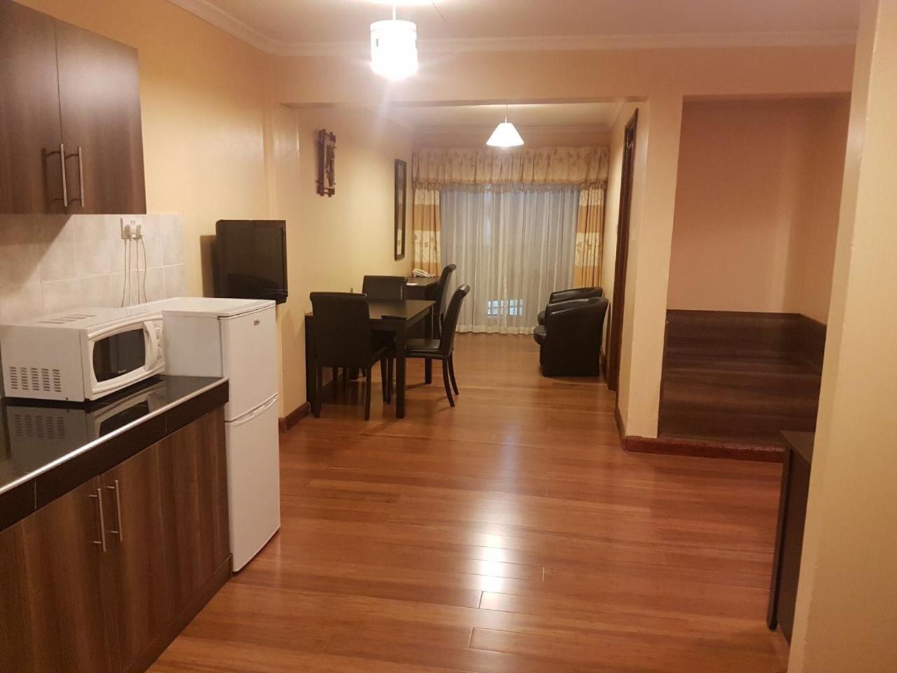 ONE BEDROOM APARTMENT WITH FAN - Photo 3