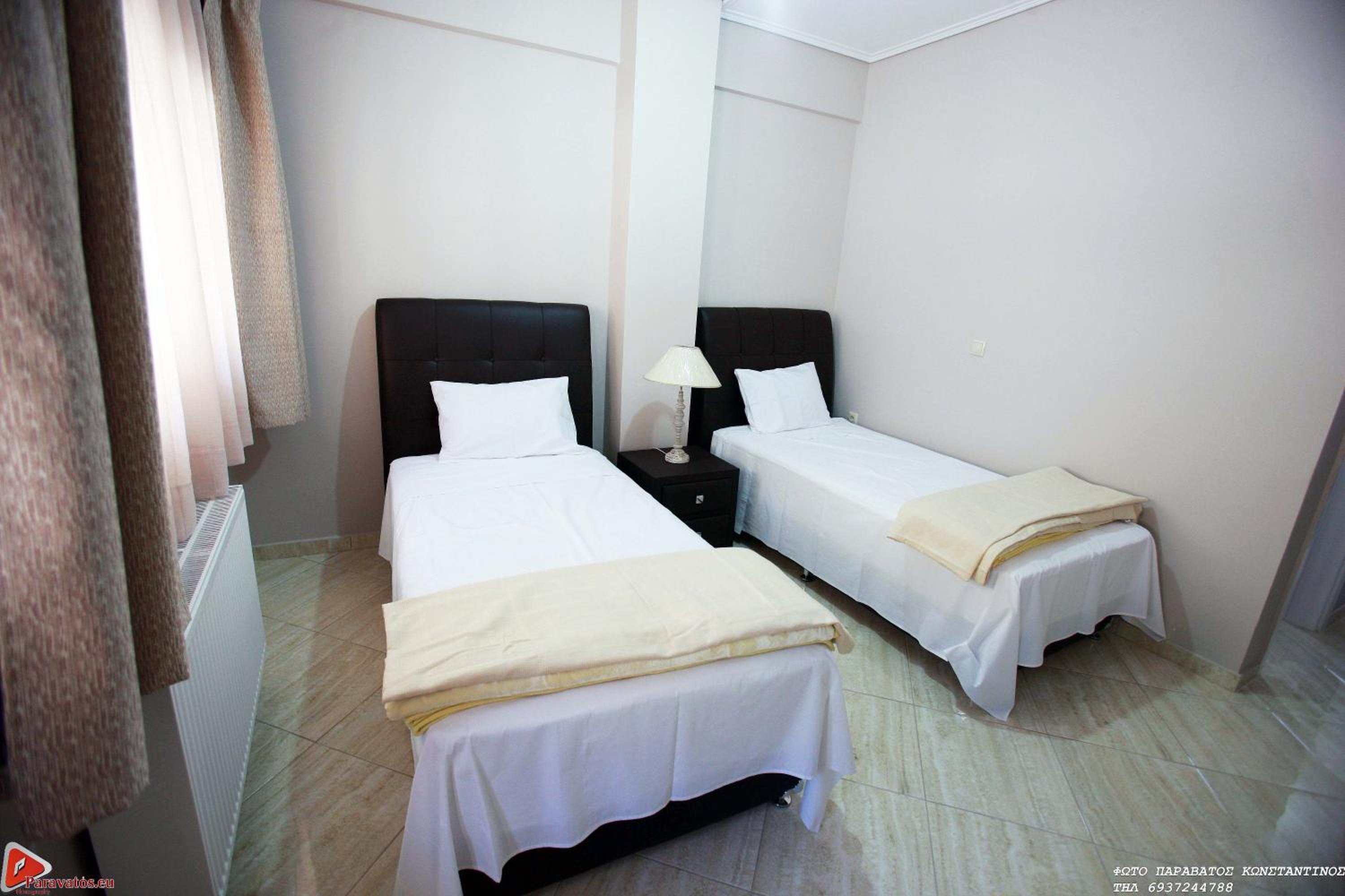 Standard Twin Room with Mountain View - Photo 2