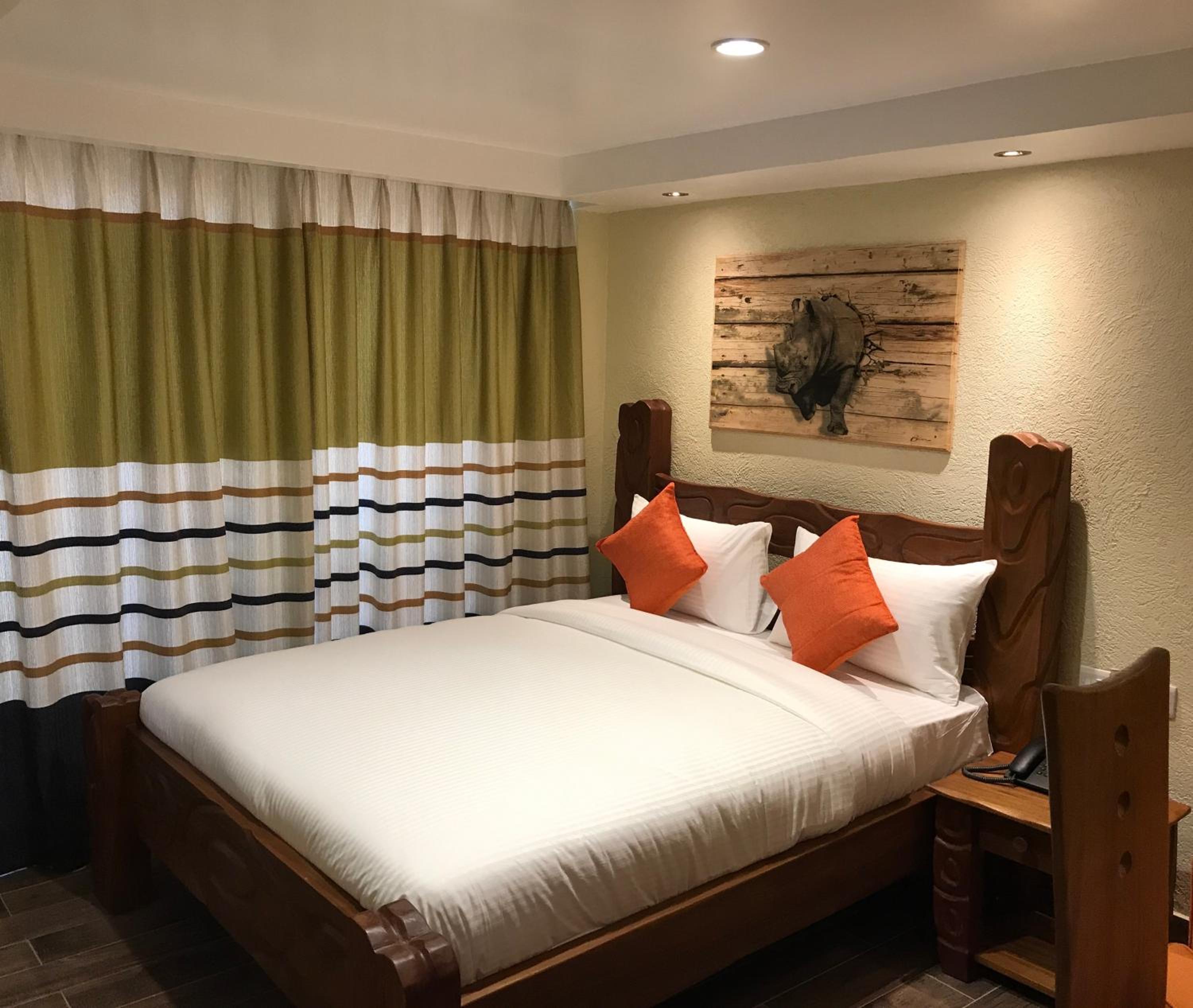 CLUB ROOM WITH AC - Photo 1