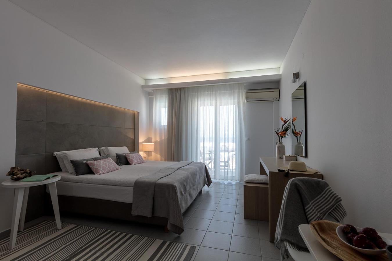 Studio with Sea View (2 Adults) - Photo 11