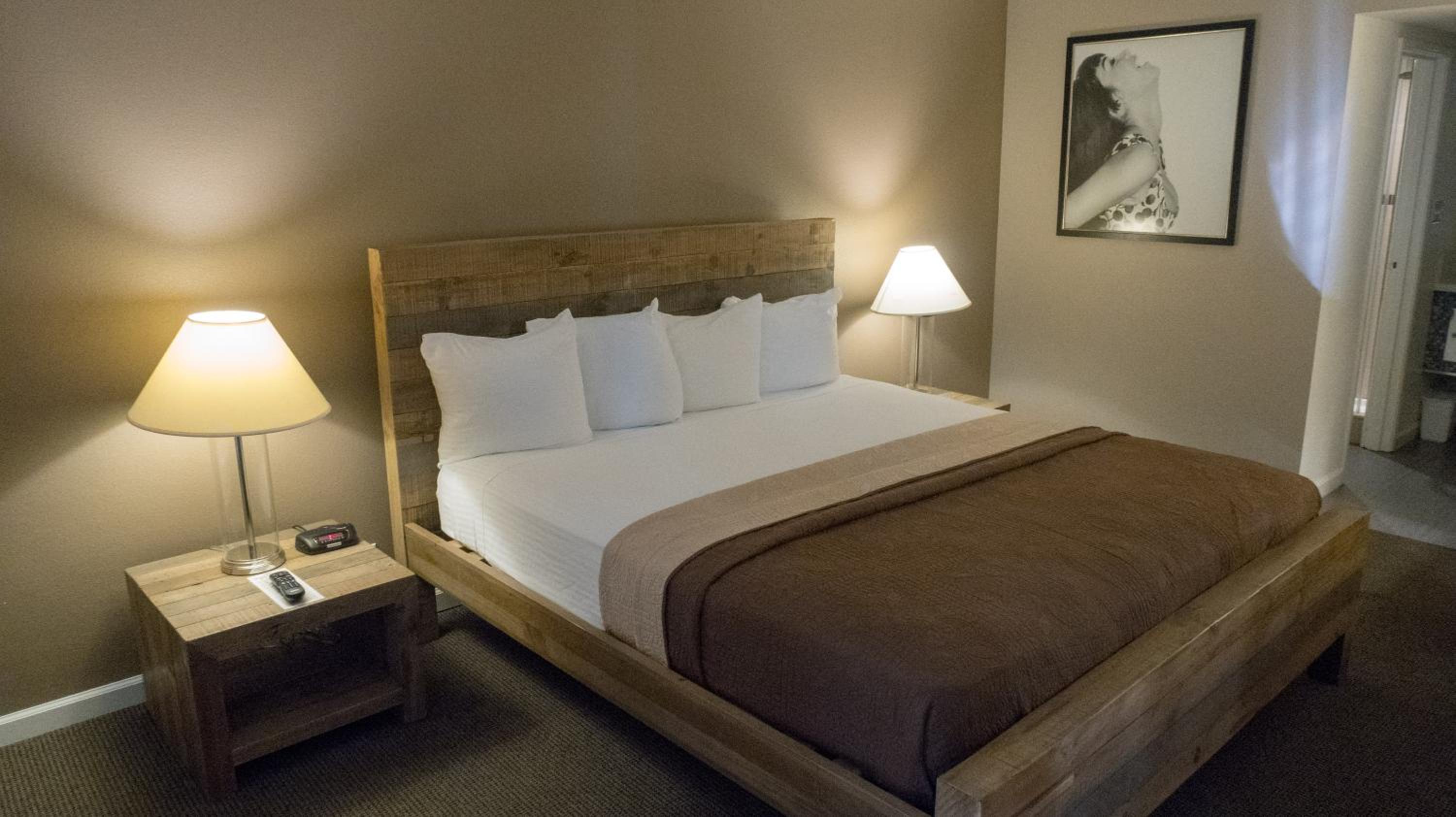 Standard King Room - Photo 1