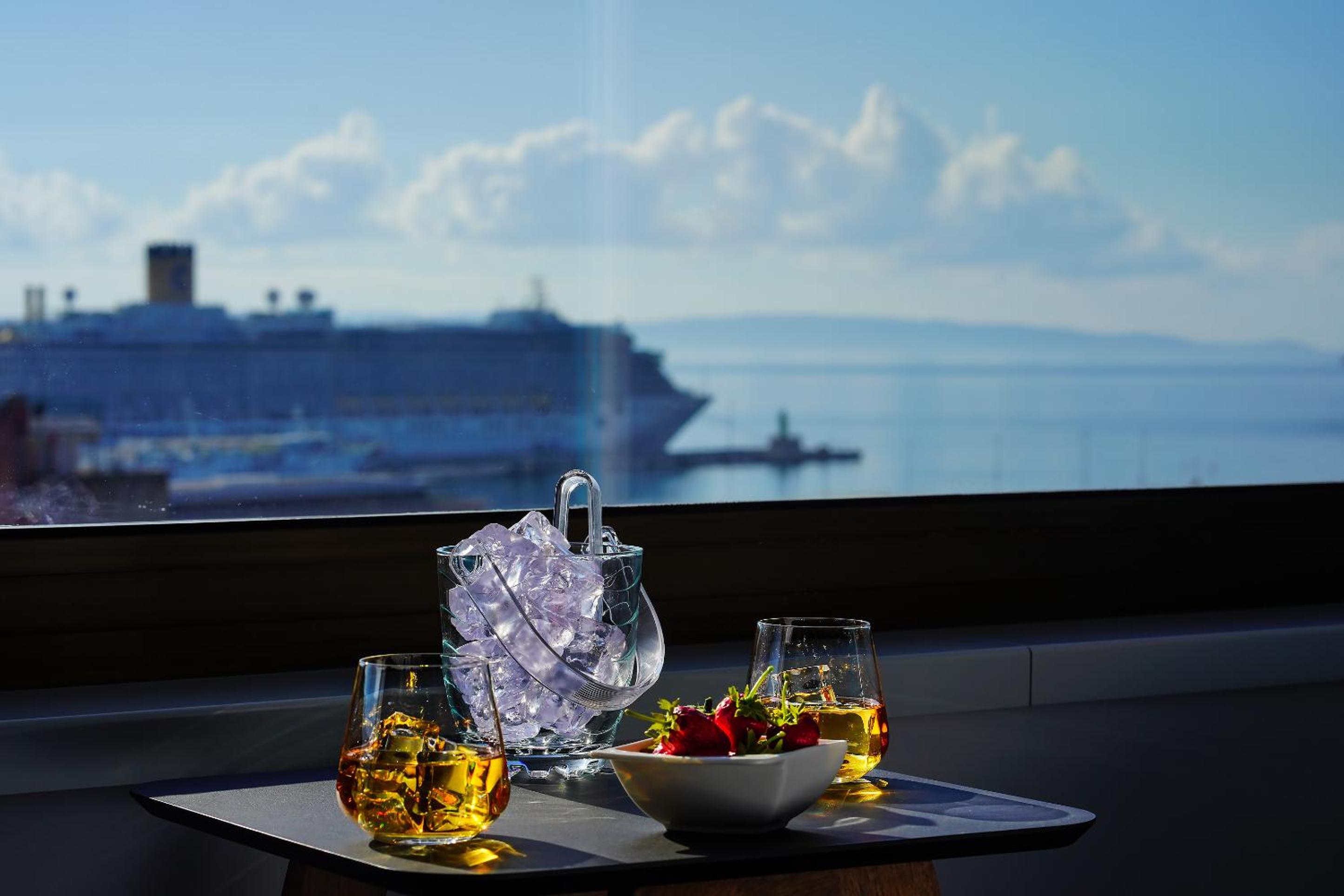 Superior Double or Twin Room with Sea View - Photo 10