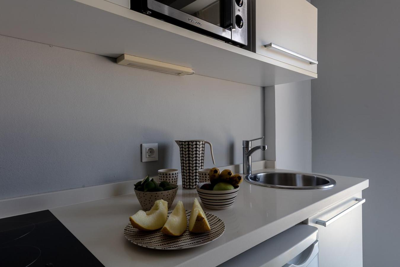 Apartment with Side Sea View - Photo 4