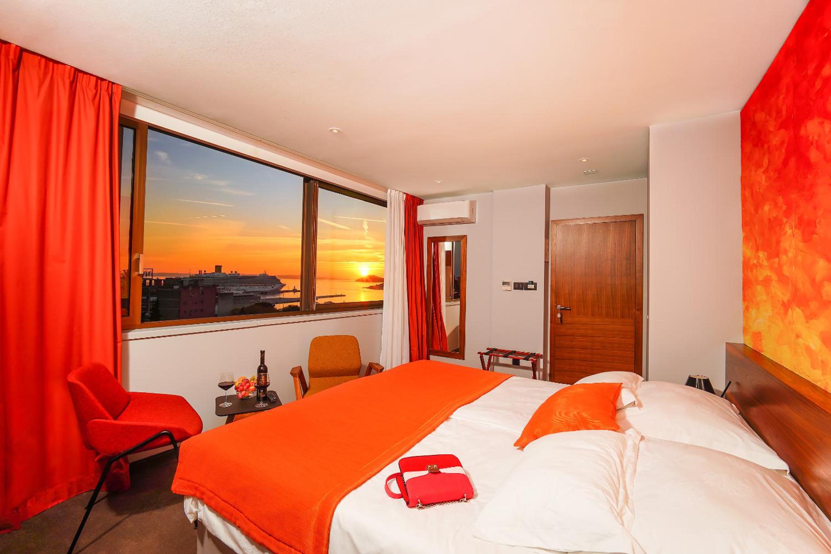 Superior Double or Twin Room with Sea View - Photo 1
