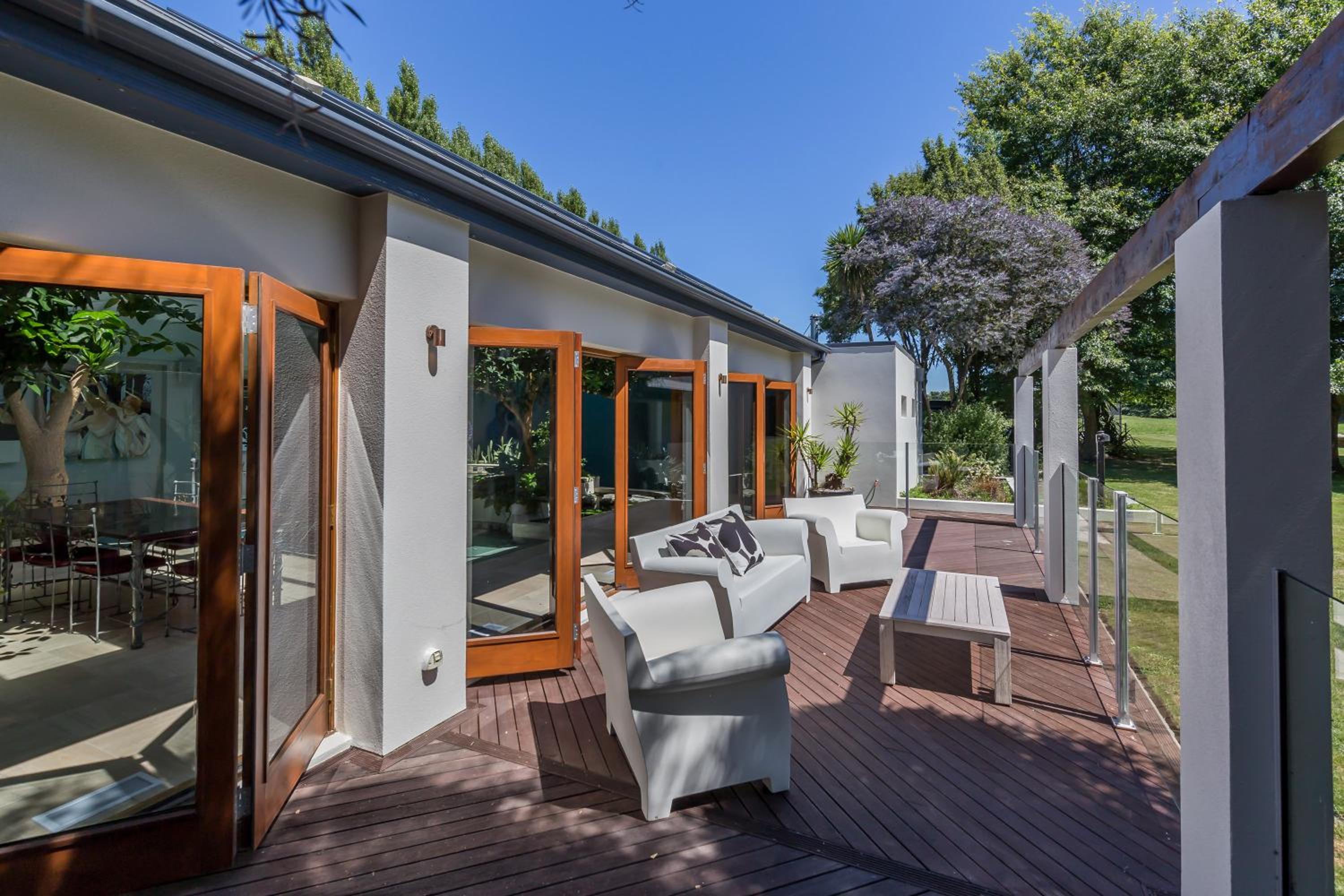 Five-Bedroom House - Photo 36